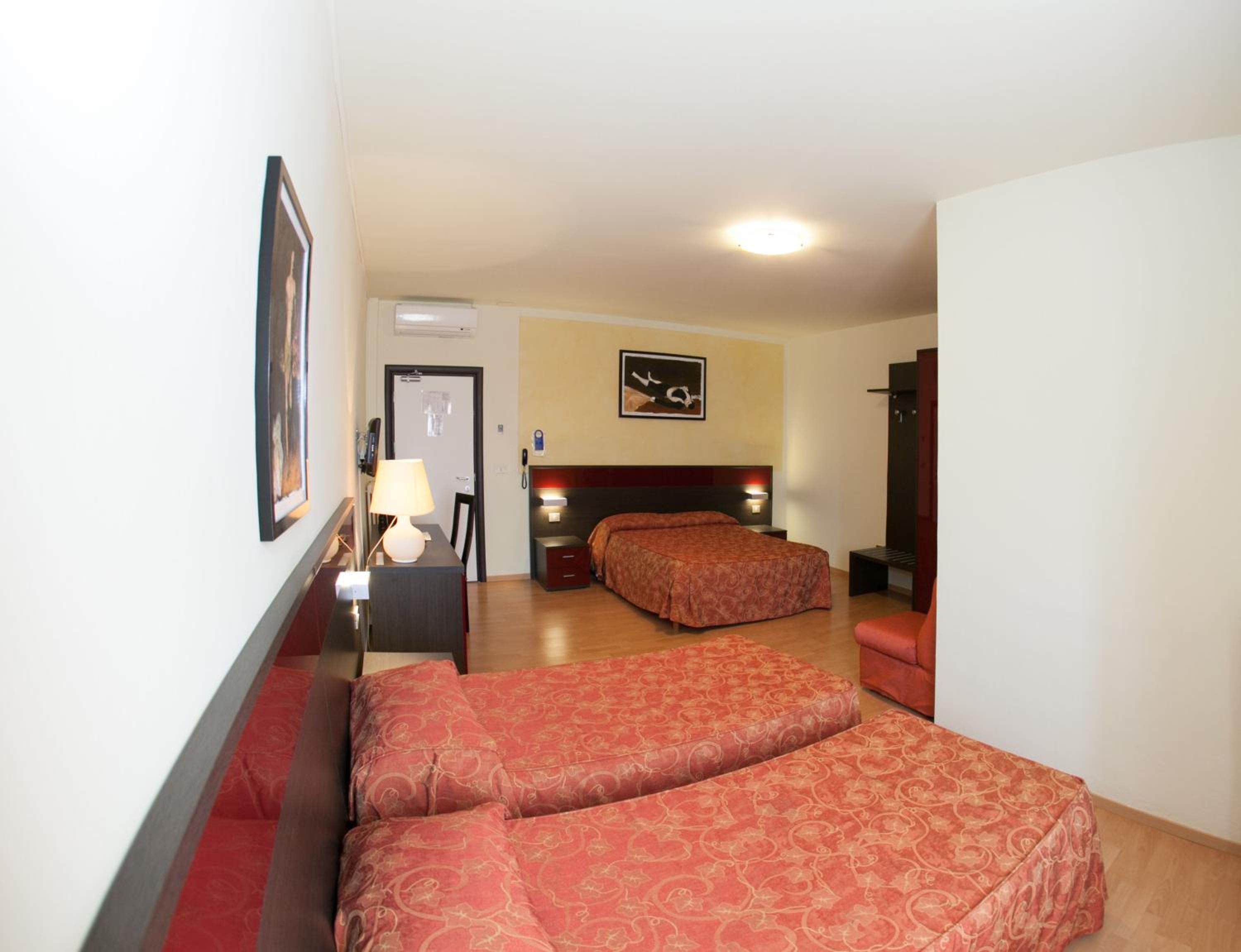 Quadruple Room - Photo 6