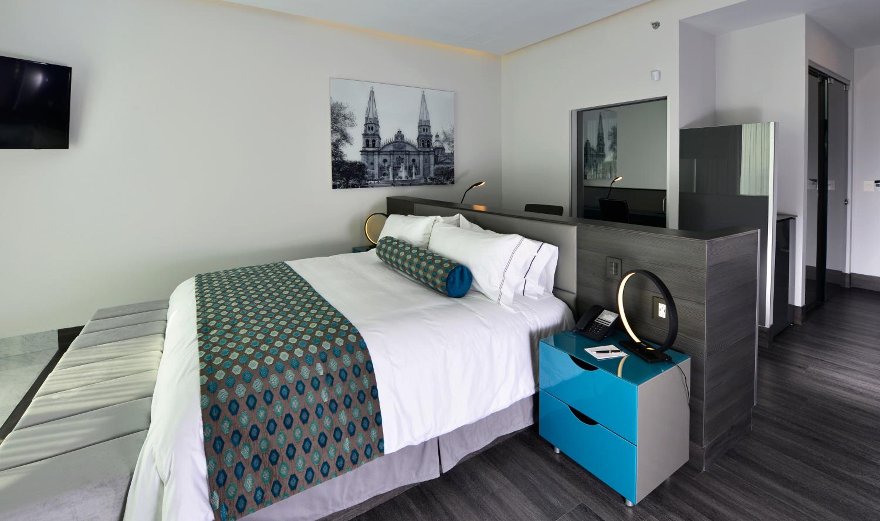 Deluxe King Room
