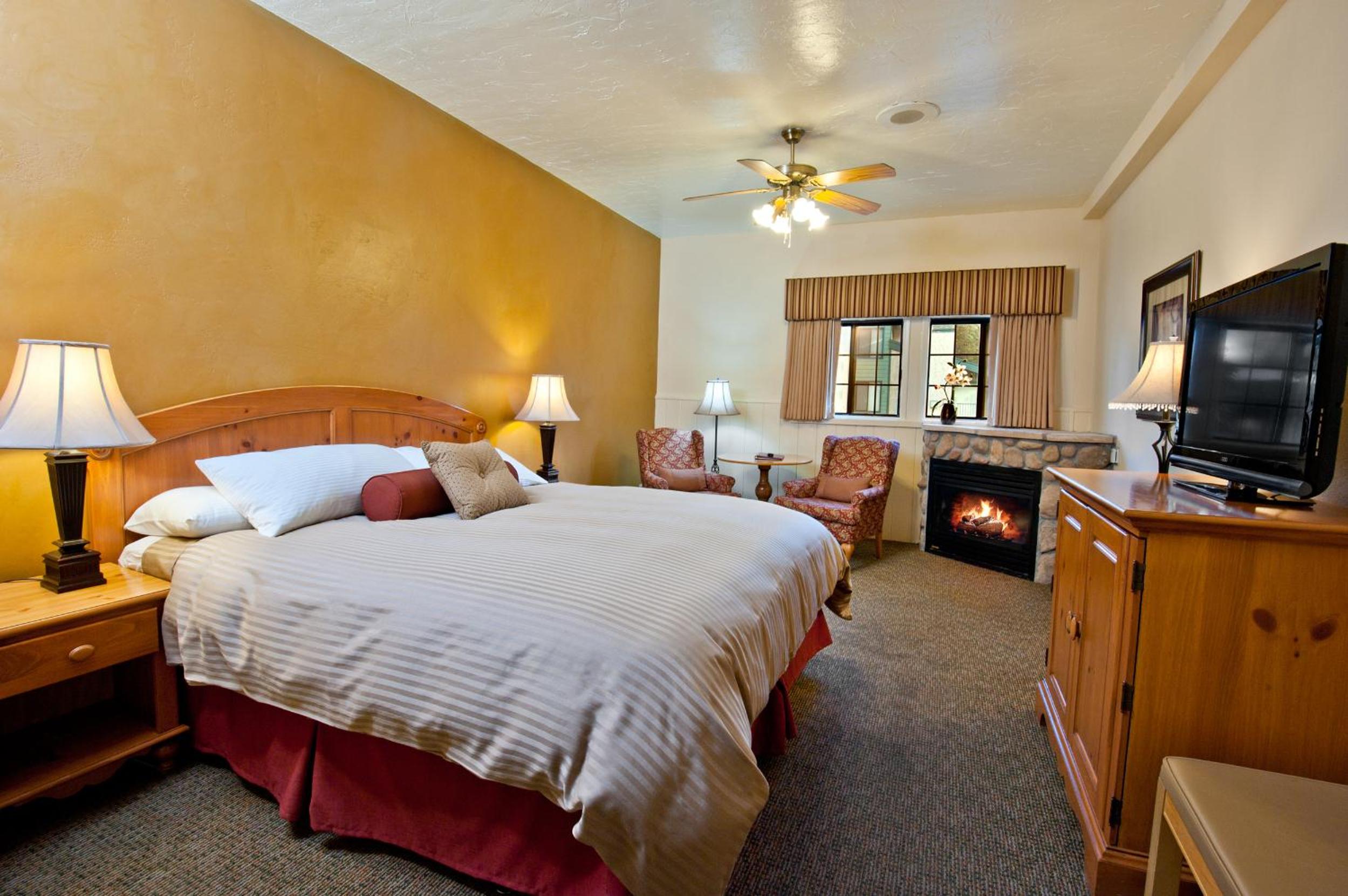 King Room with Fireplace - Photo 4