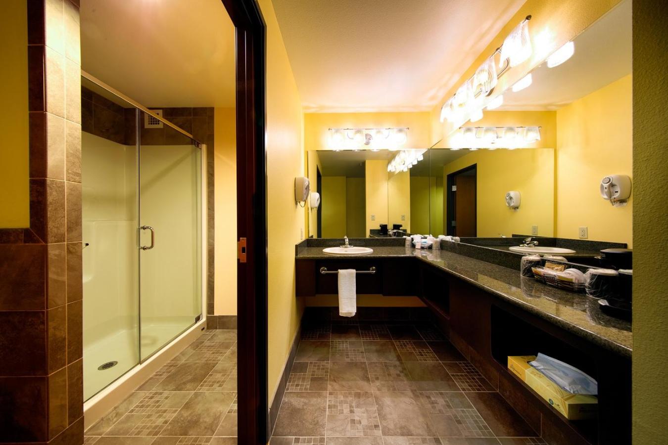 Deluxe King Room photo 3