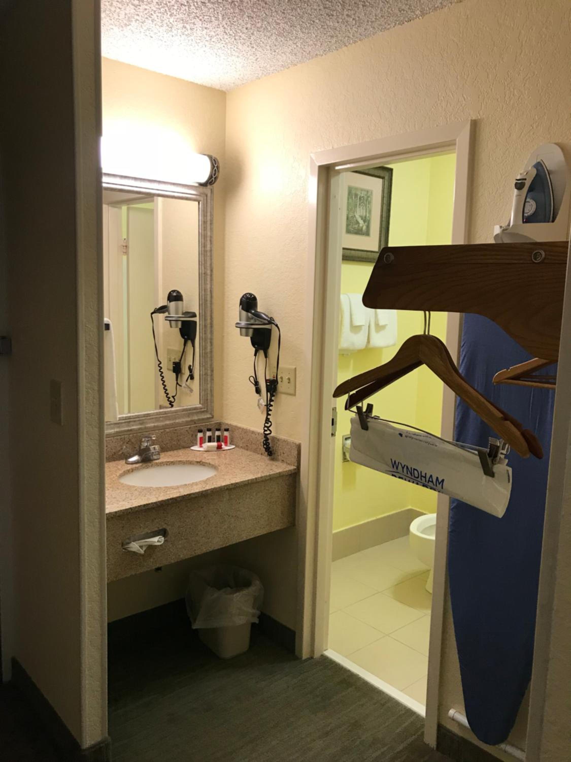 Business Room with Two Double Beds - Non-Smoking - Photo 8