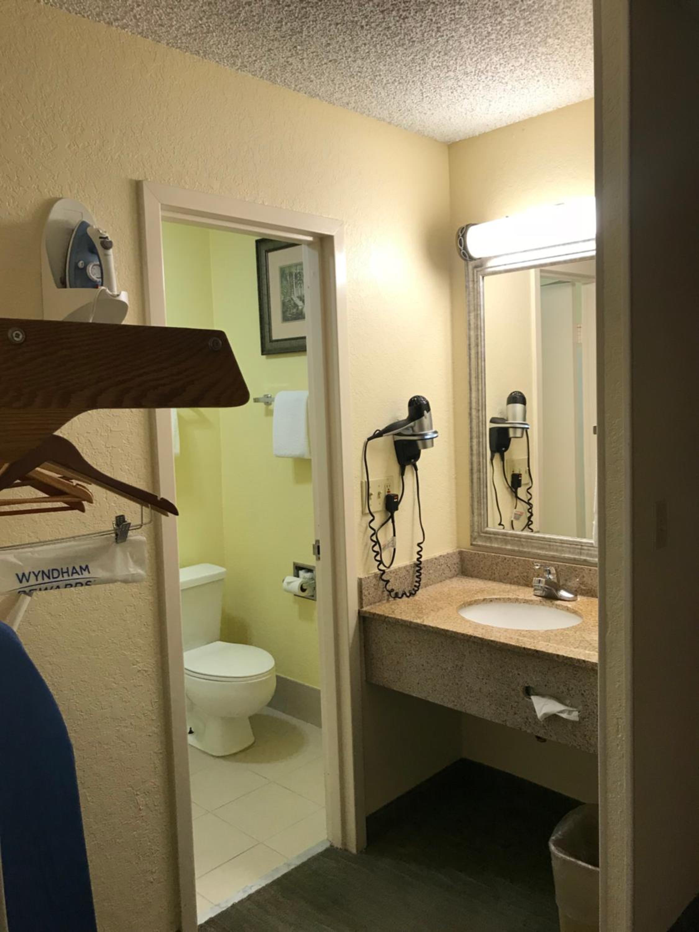 Business King Room - Non-Smoking - Photo 3