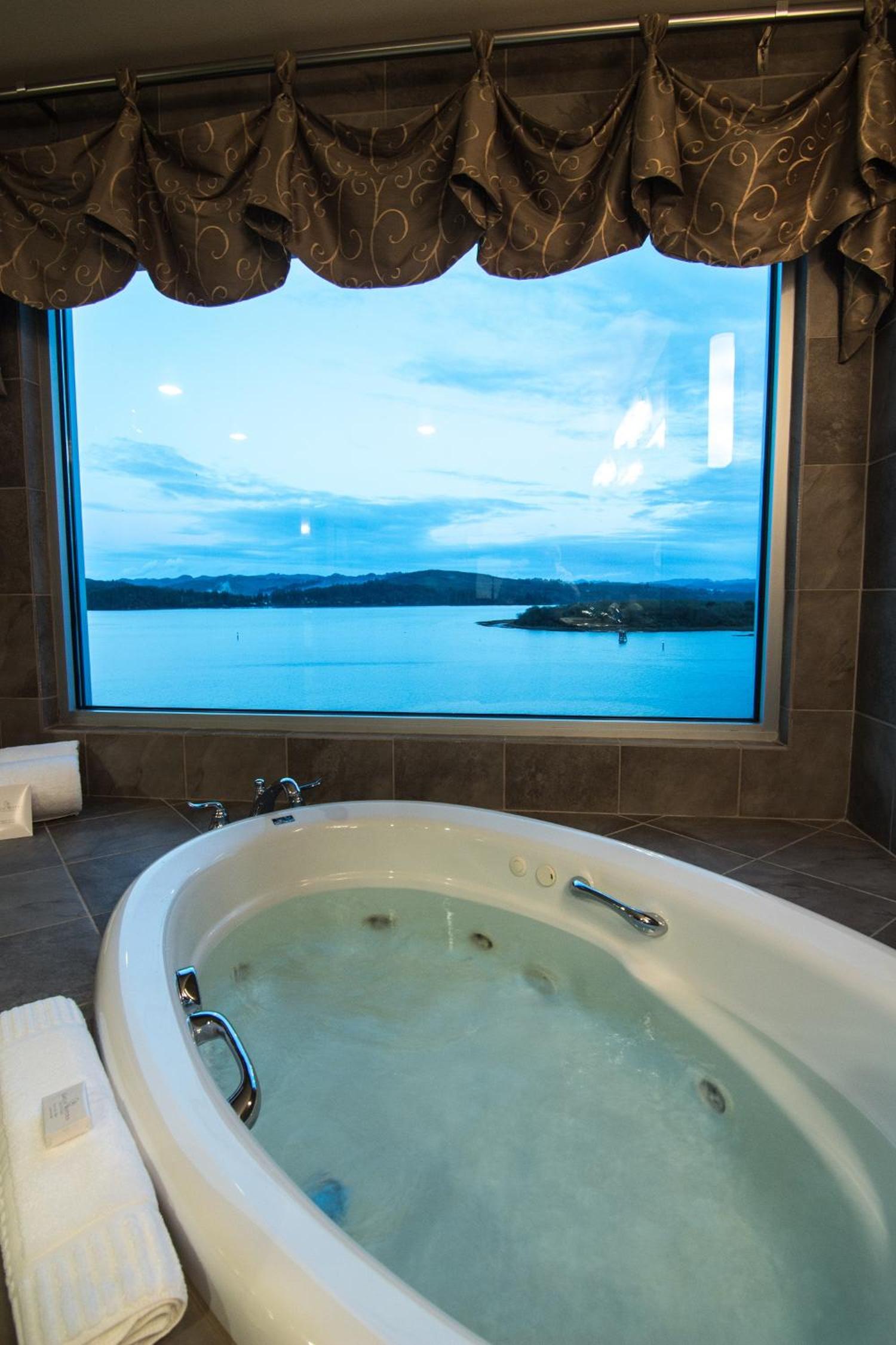 Superior King Suite photo 3