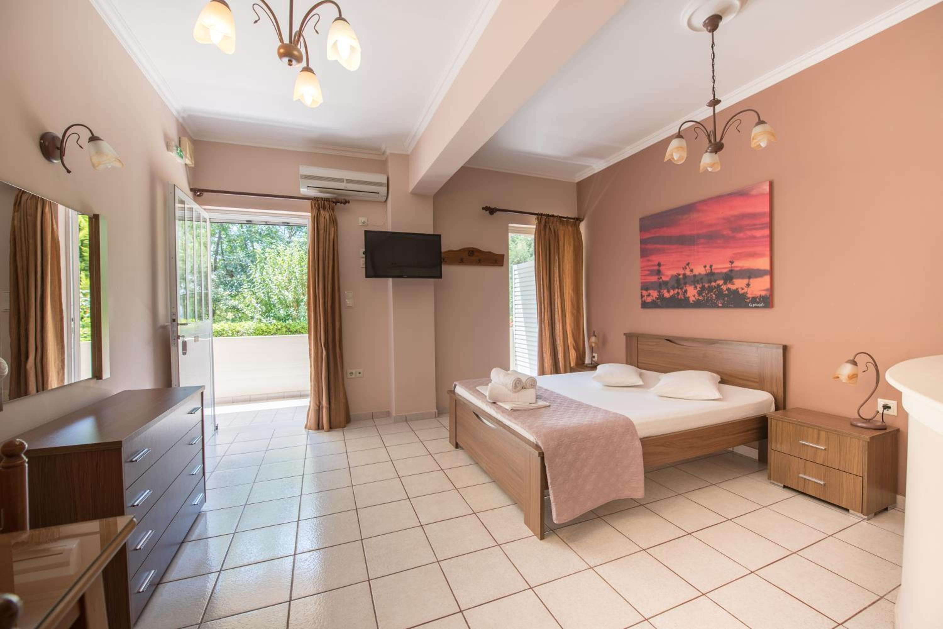 Studio - Photo 14