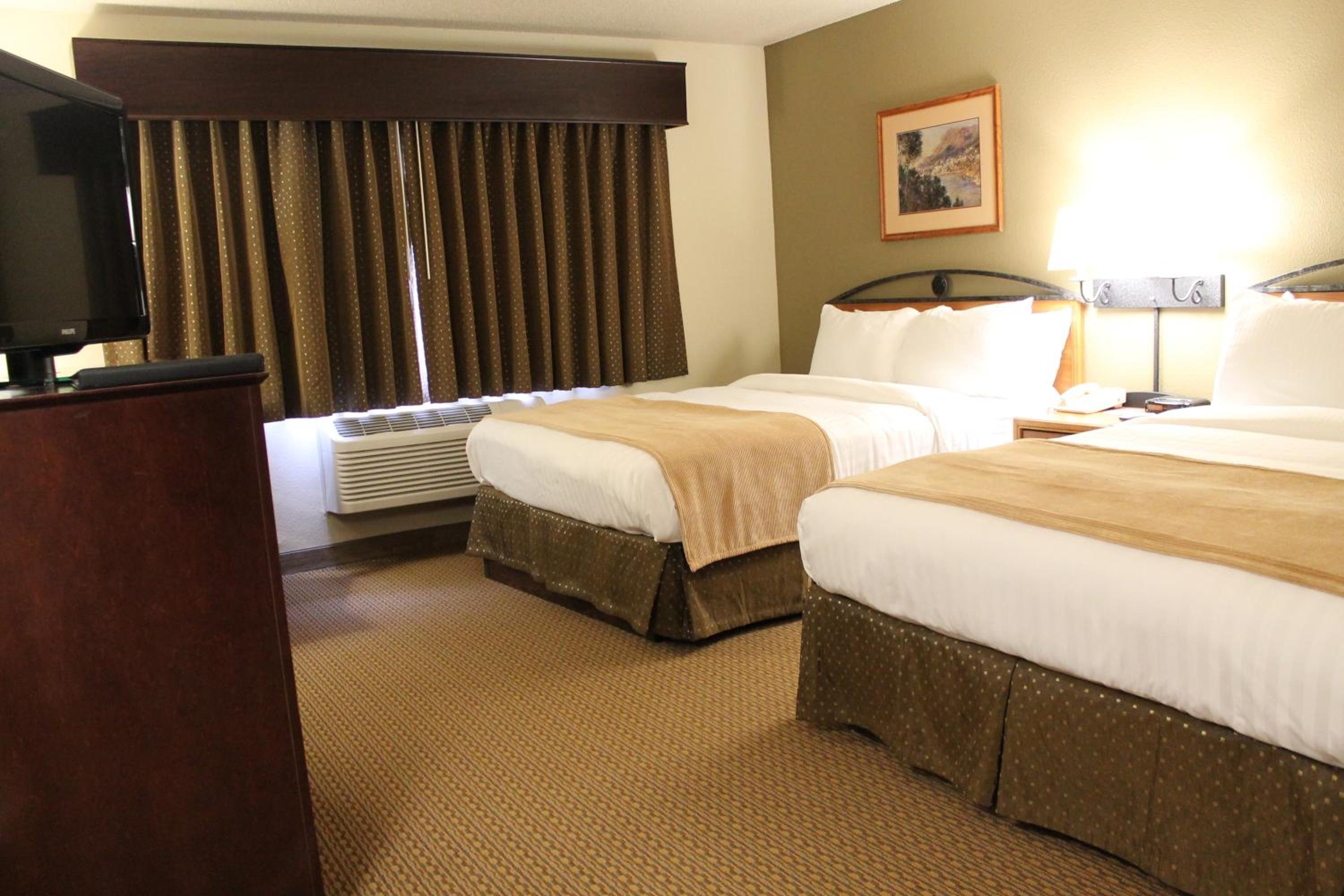 Queen Room with Two Queen Beds - Non-Smoking - Photo 1