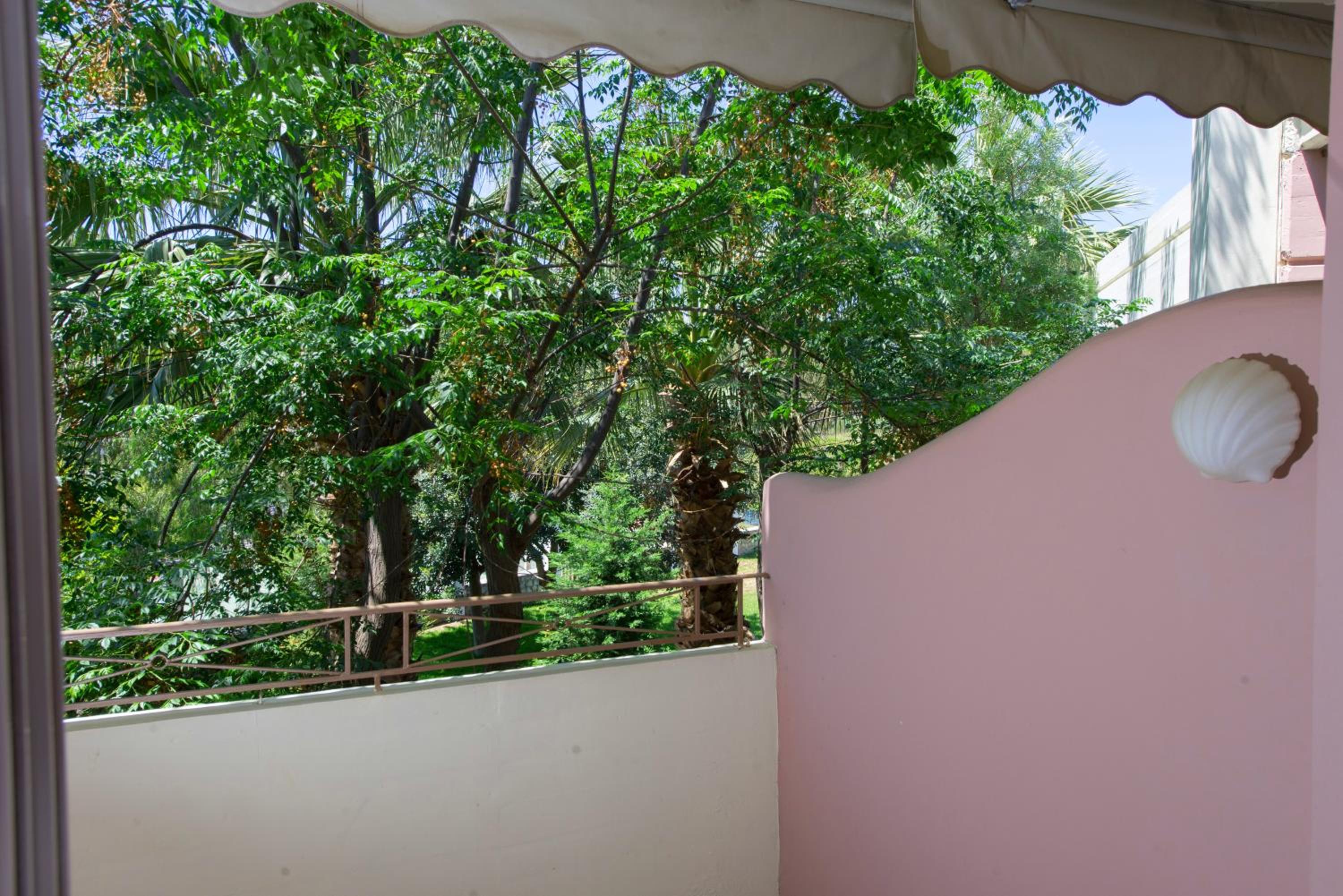 One Bedroom Apartment - Photo 2