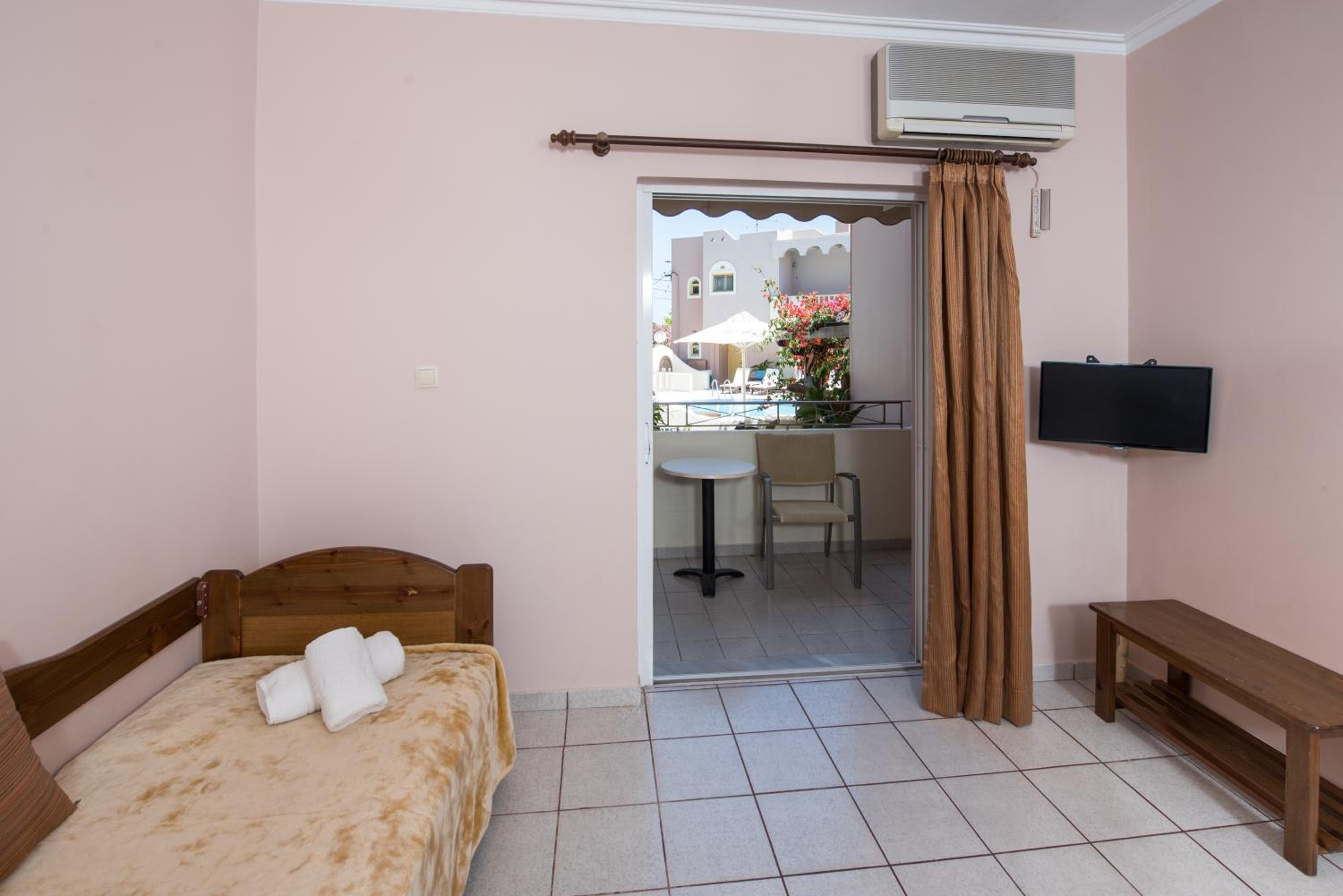 Family One Bedroom Apartment - Photo 2