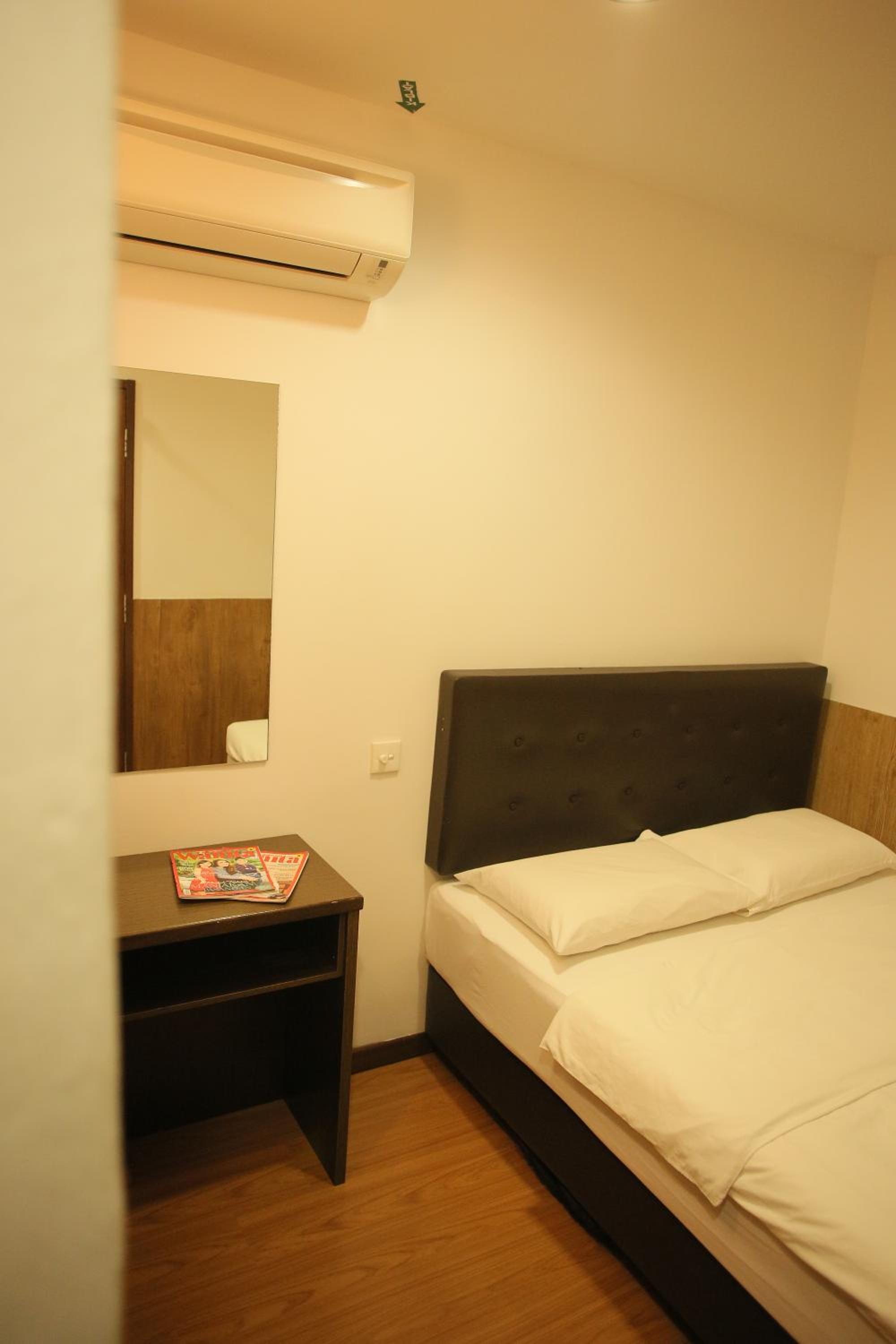 Standard Queen Room photo 2