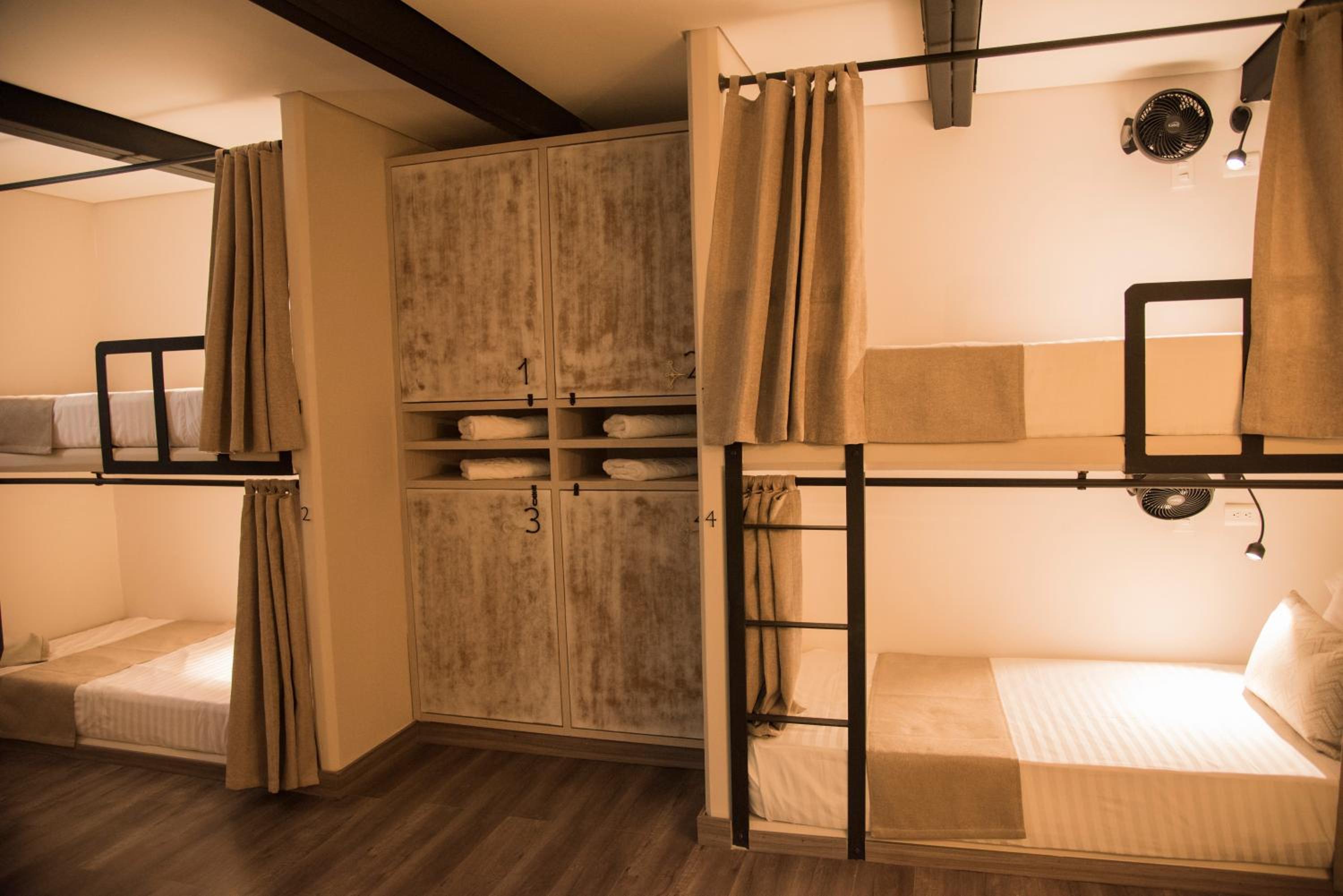 Bed in 4-Bed Mixed Dormitory Room photo 2