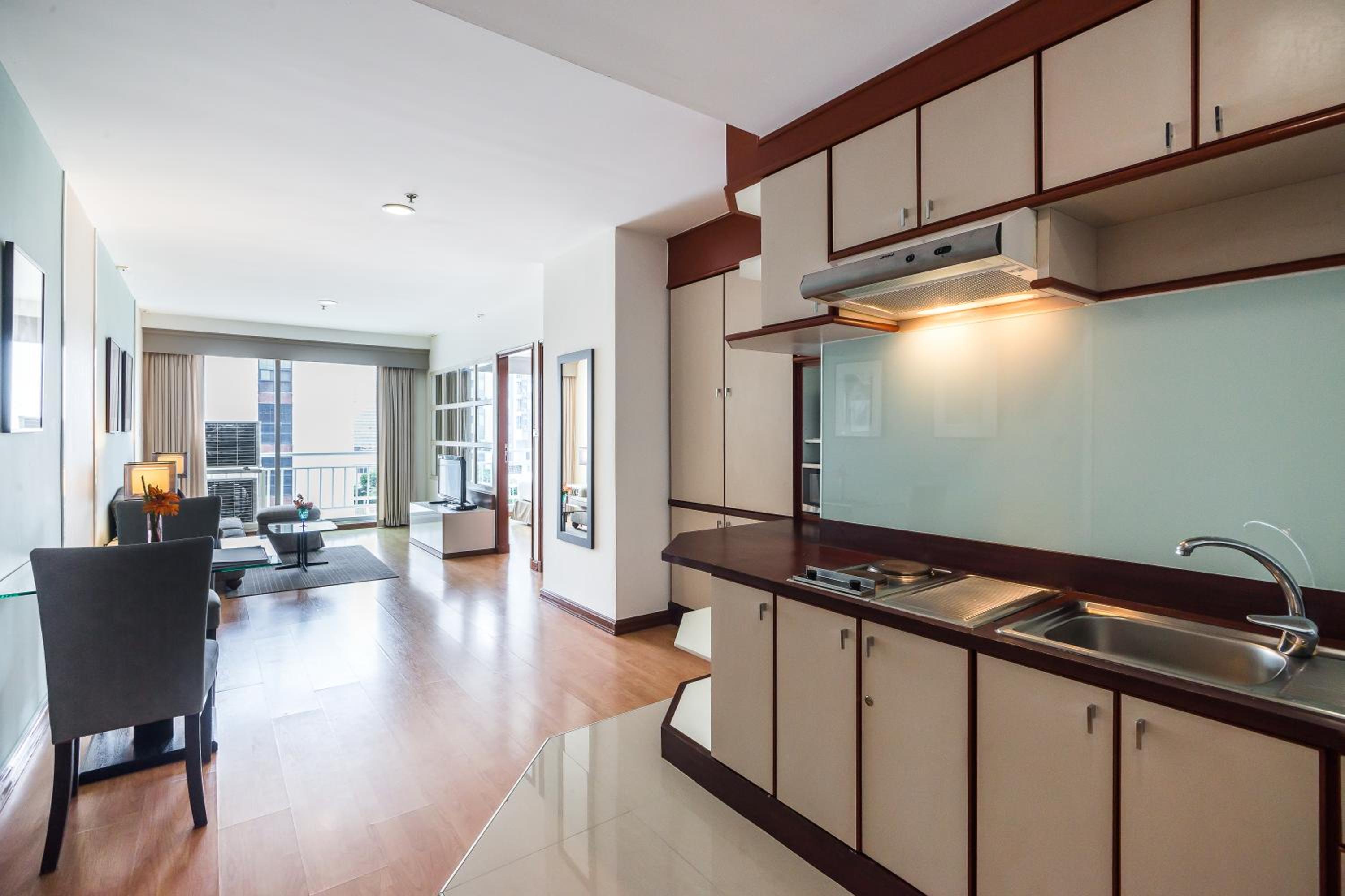 One-Bedroom Suite with Pool View thumbnail 5
