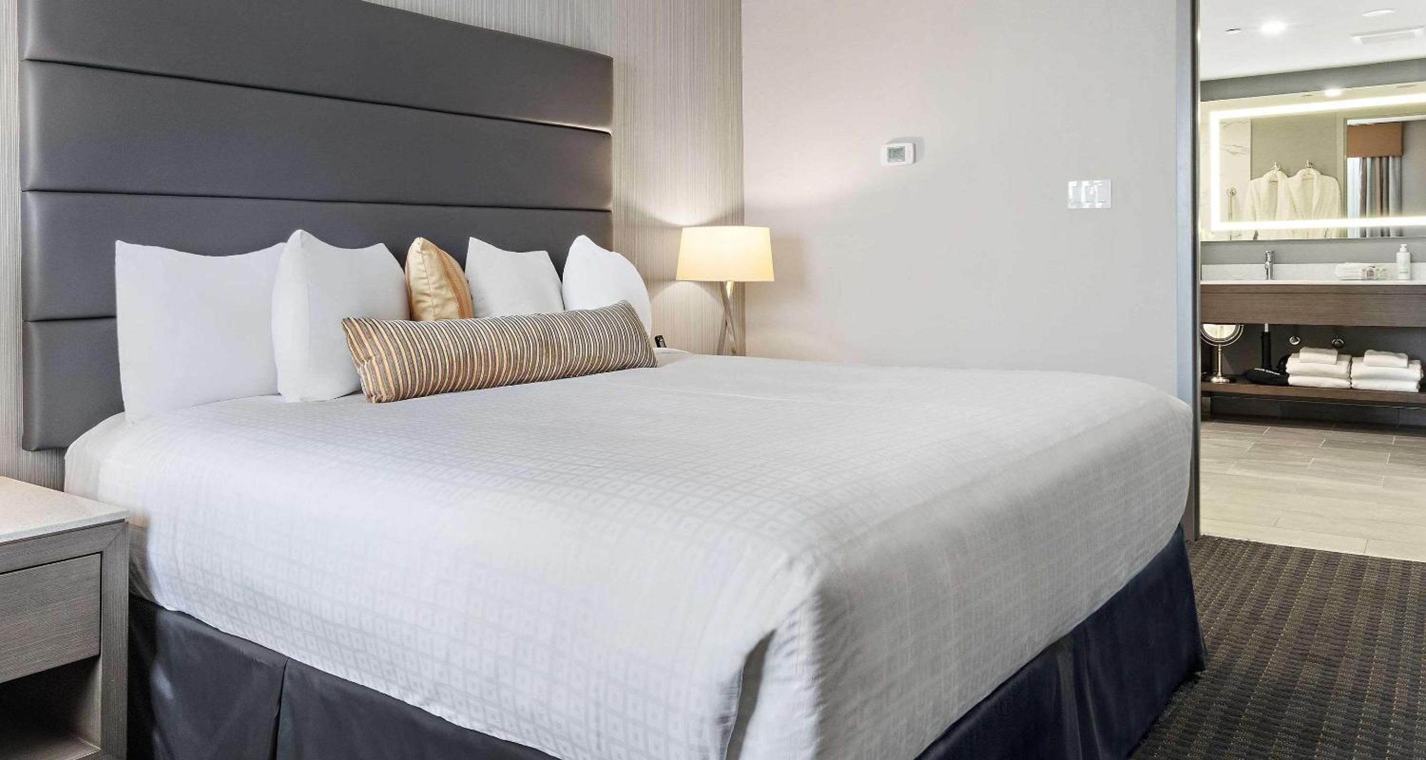 Two-Bedrooms King Suite - Photo 6