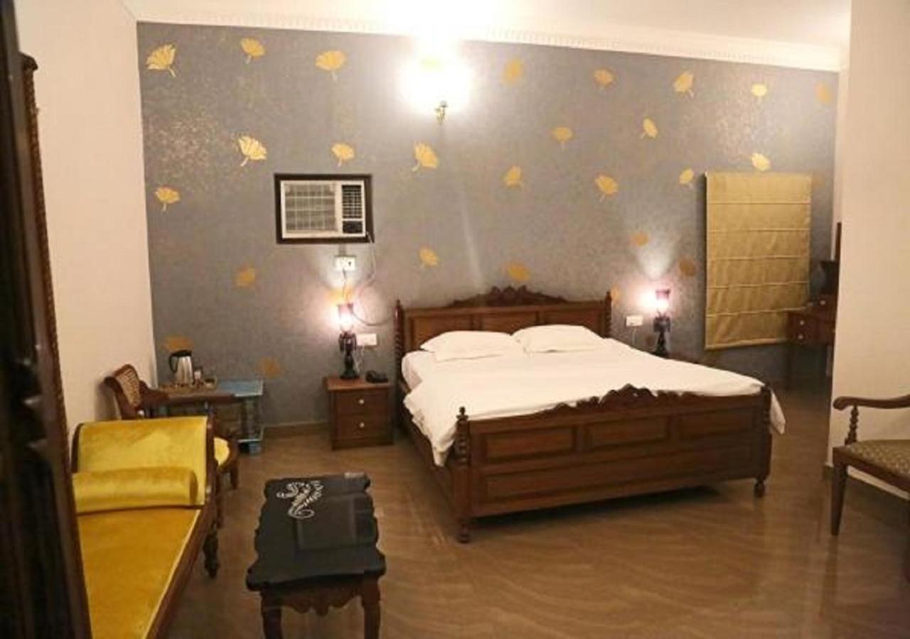 Deluxe King Suite - Photo 14
