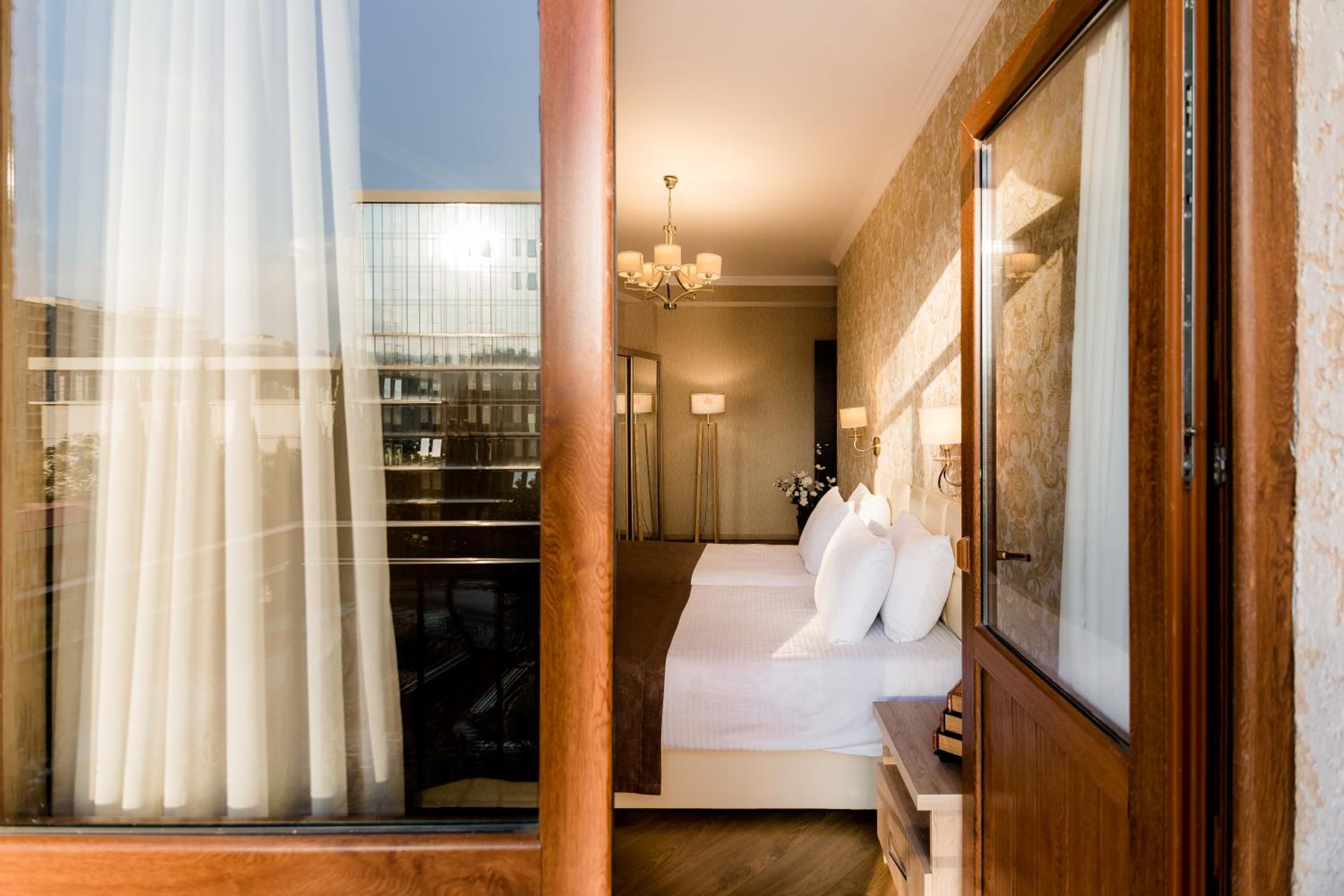 Apartment with Balcony photo 3