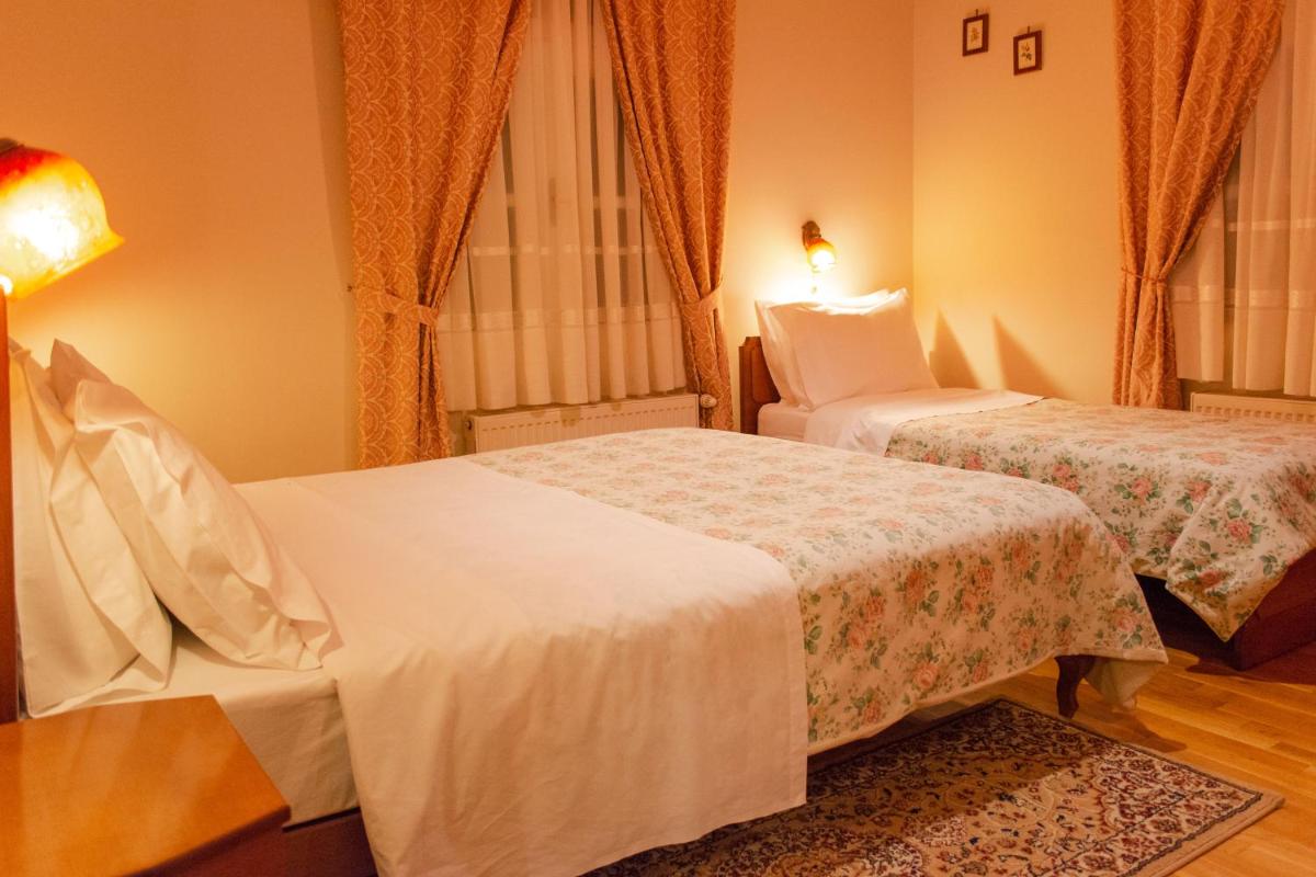 Double Room with Extra Bed photo 2
