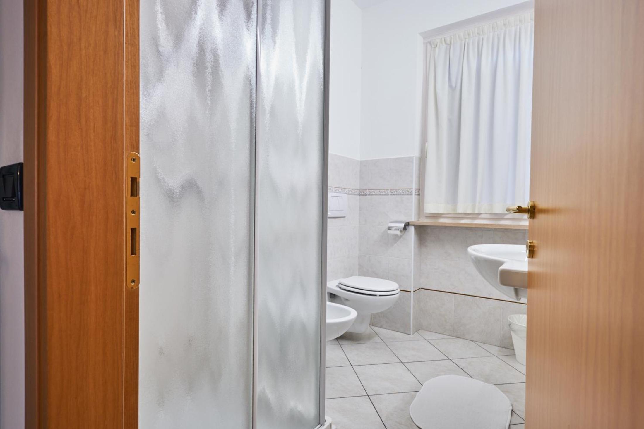 Superior One-Bedroom Apartment - Photo 13