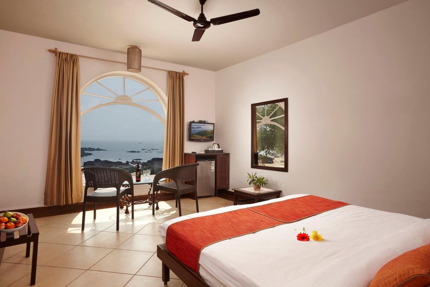 Double or Twin Room with Harbor View (Happy Hours with 1+1 offer on Alcoholic Beverages, Soft Beverages and Complimentary Pint of Beer on arrival)
