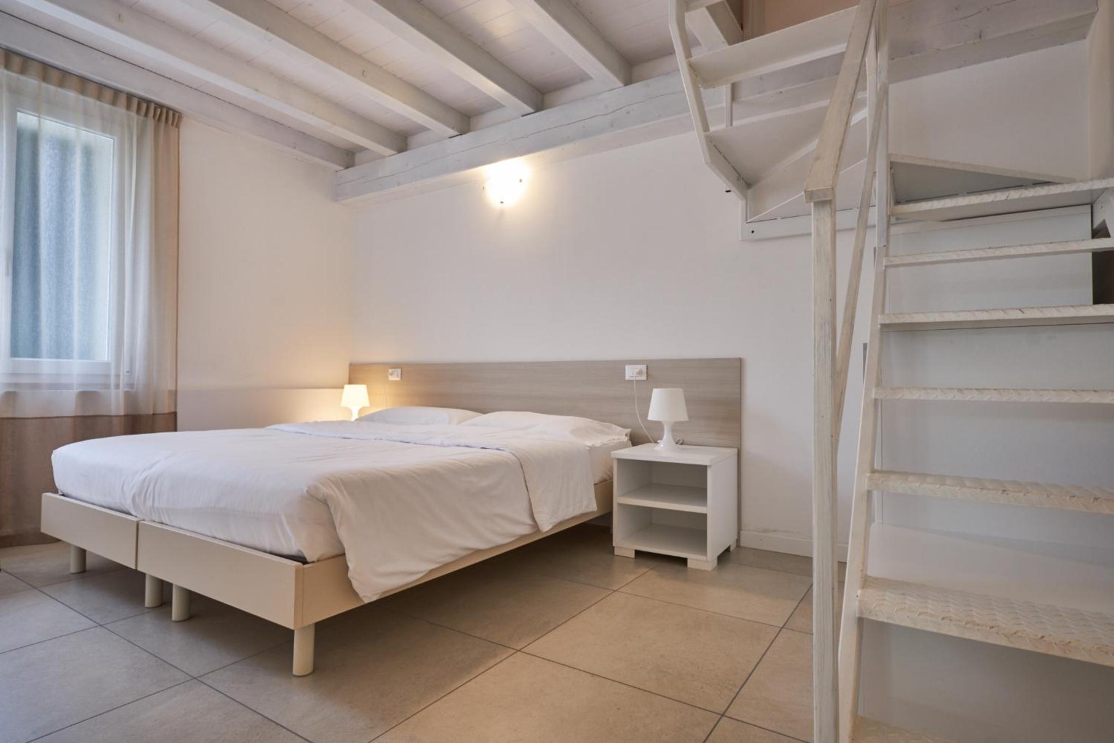 Two-Bedroom Apartment - Split Level - Photo 2