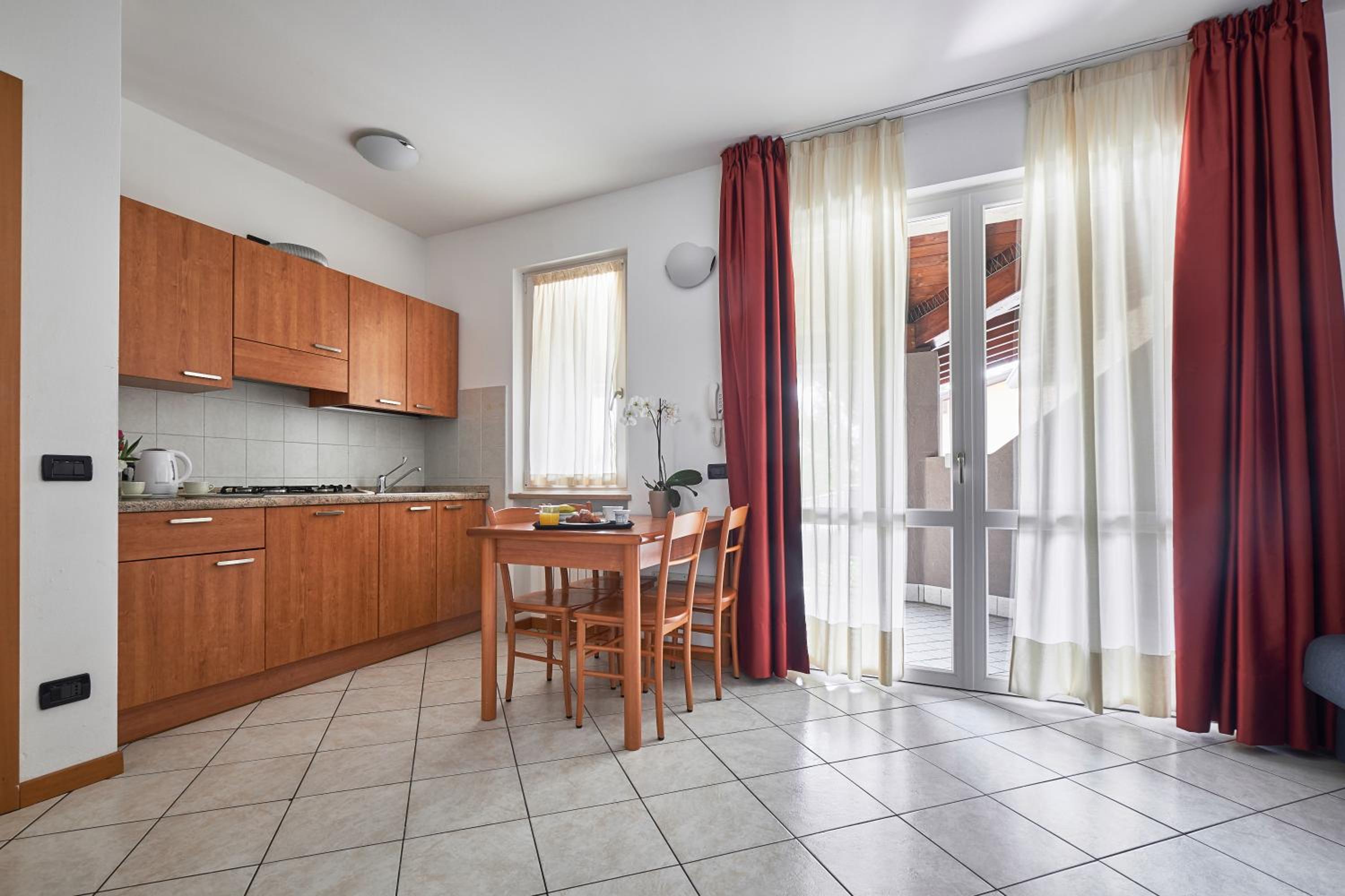 Superior One-Bedroom Apartment - Photo 5