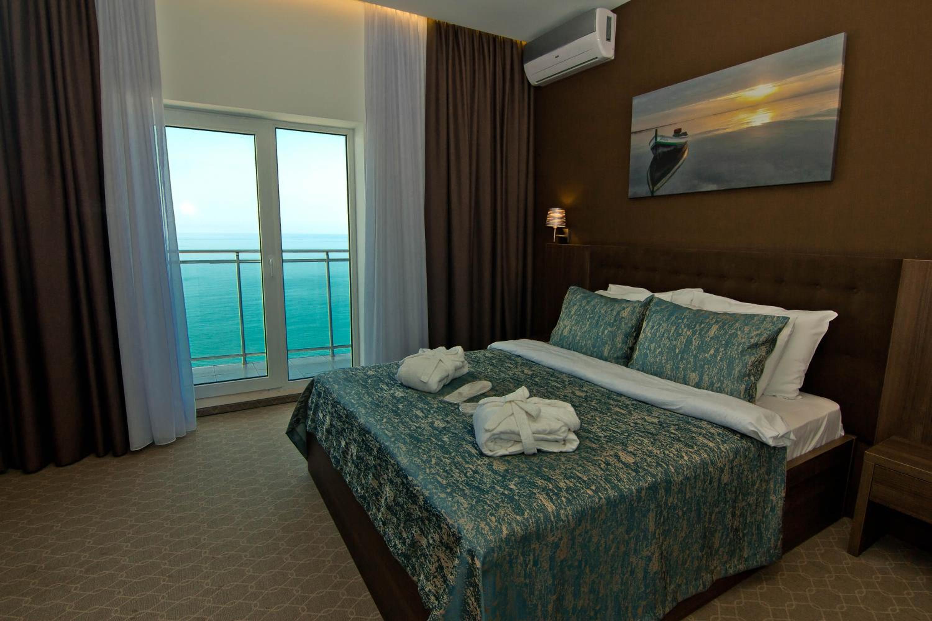 Deluxe Suite with Sea View photo 1