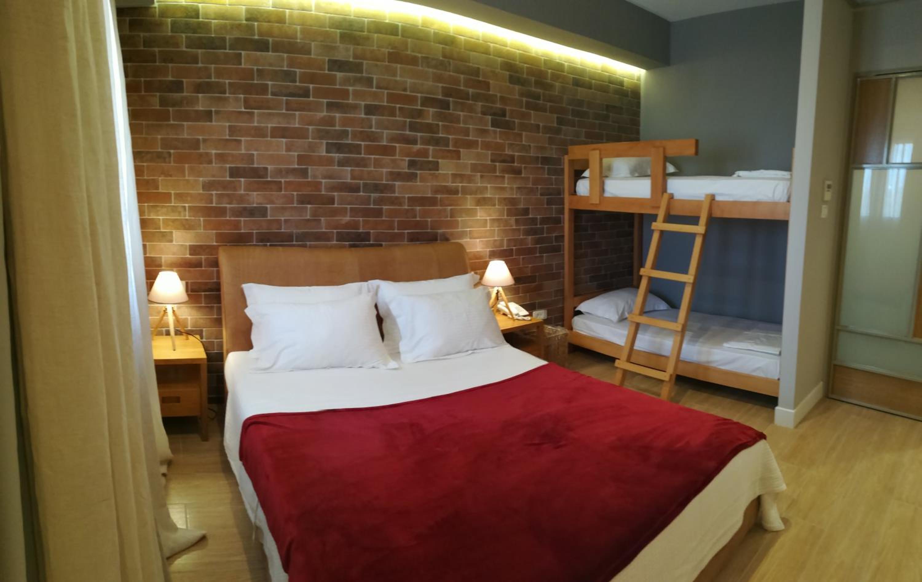 Quadruple Room - Photo 1