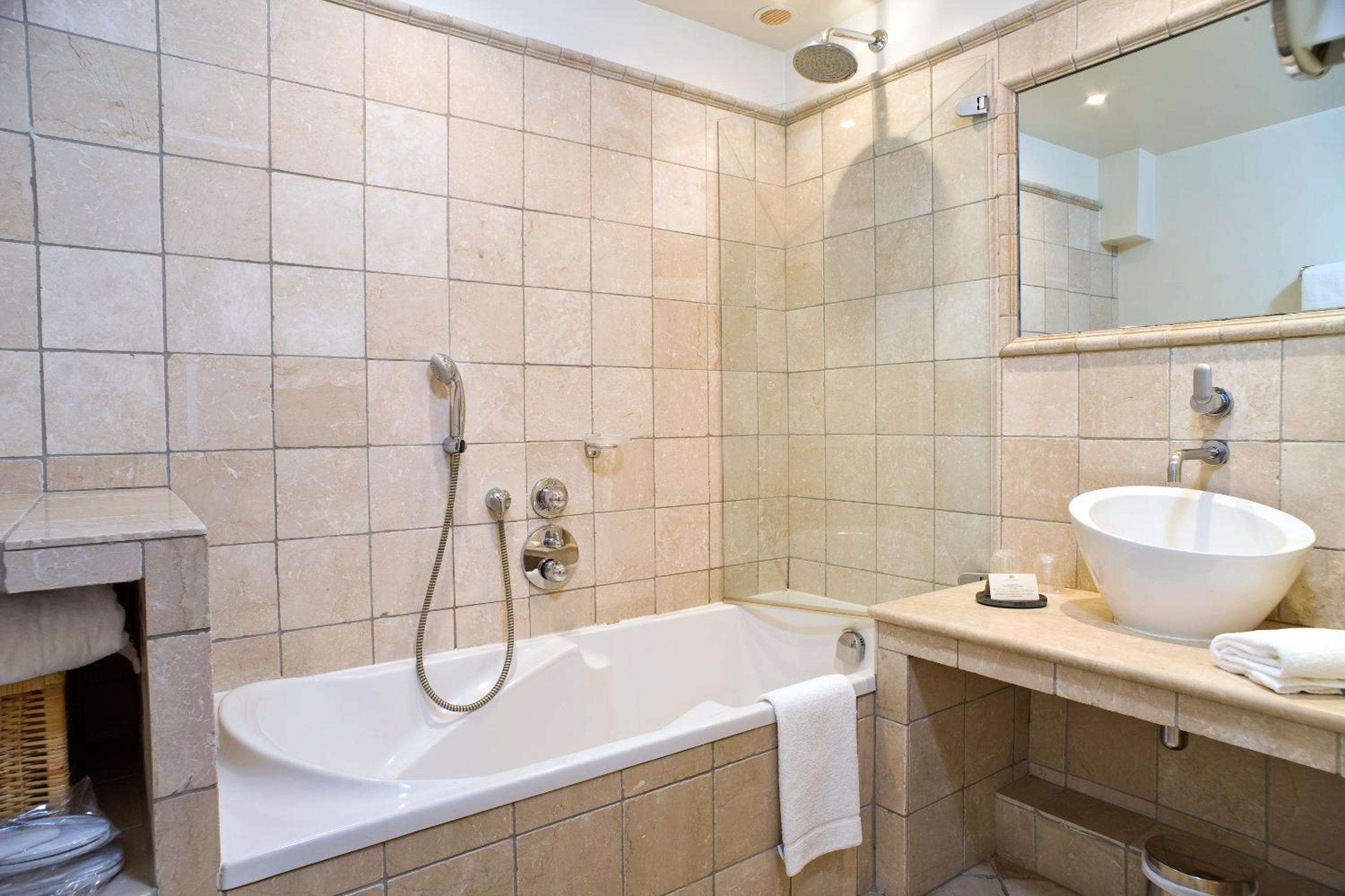 Superior Double or Twin Room - Photo 9