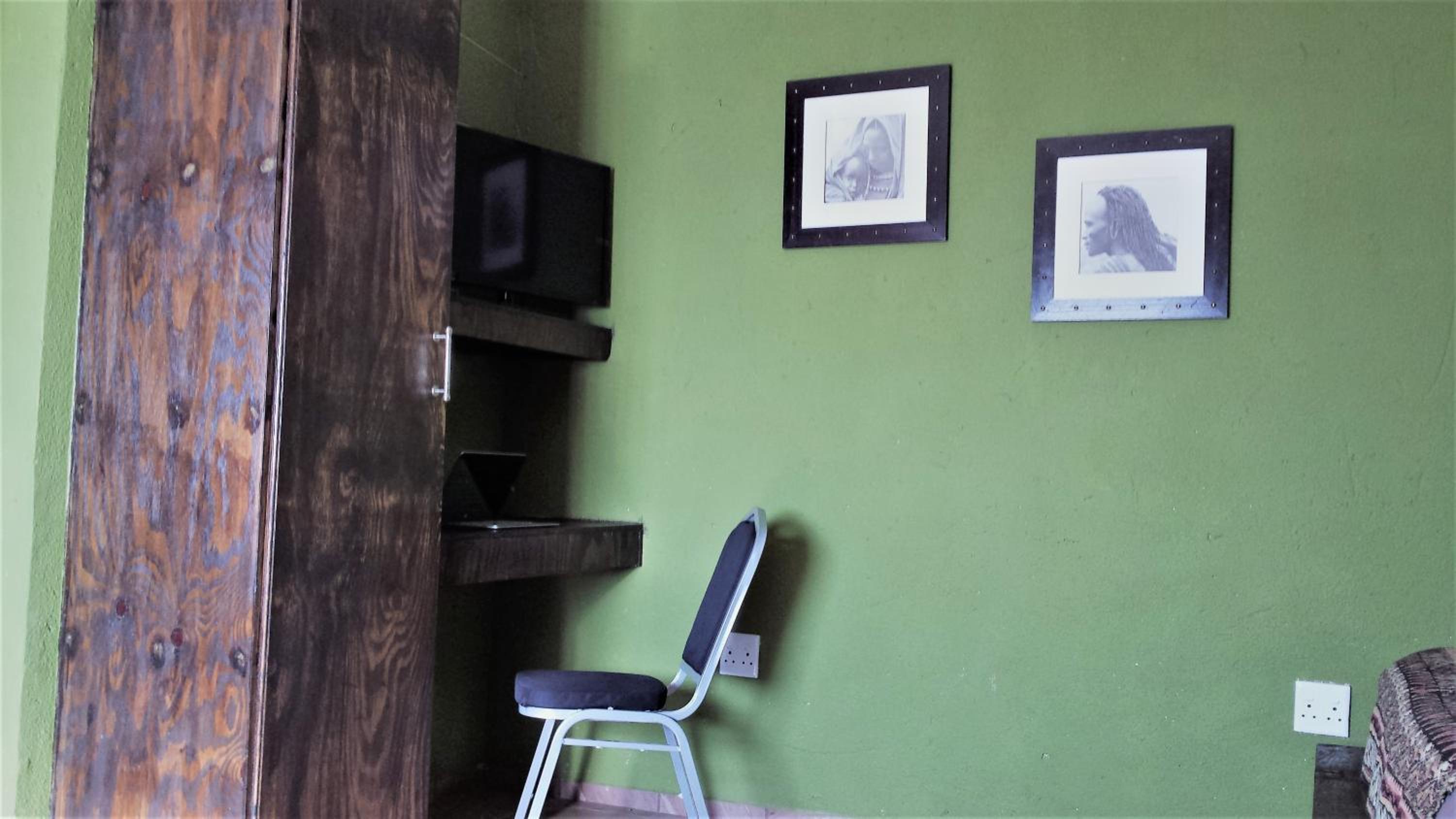 Studio - Photo 2
