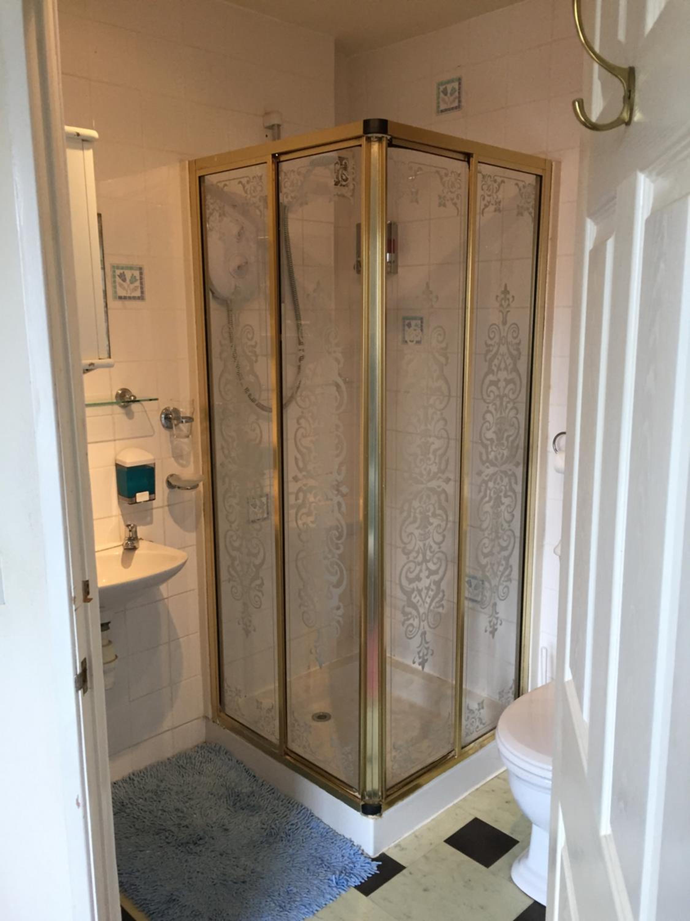Twin Room with Bathroom photo 3