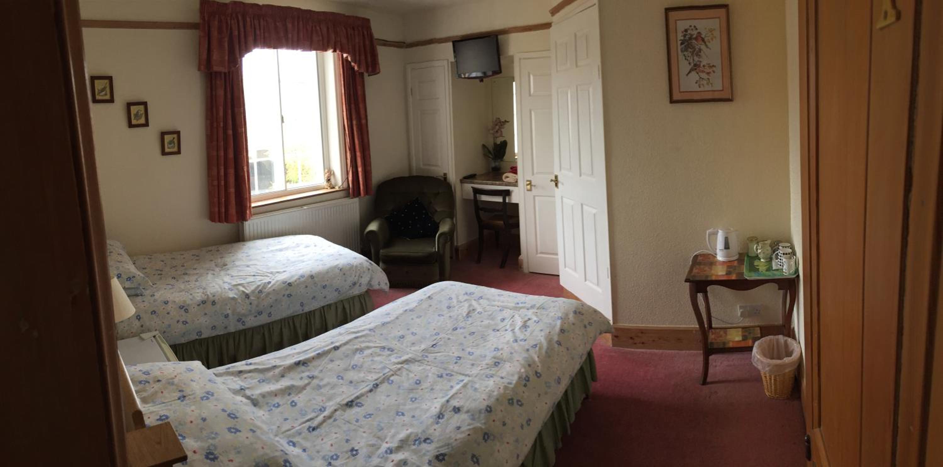 Twin Room with Bathroom