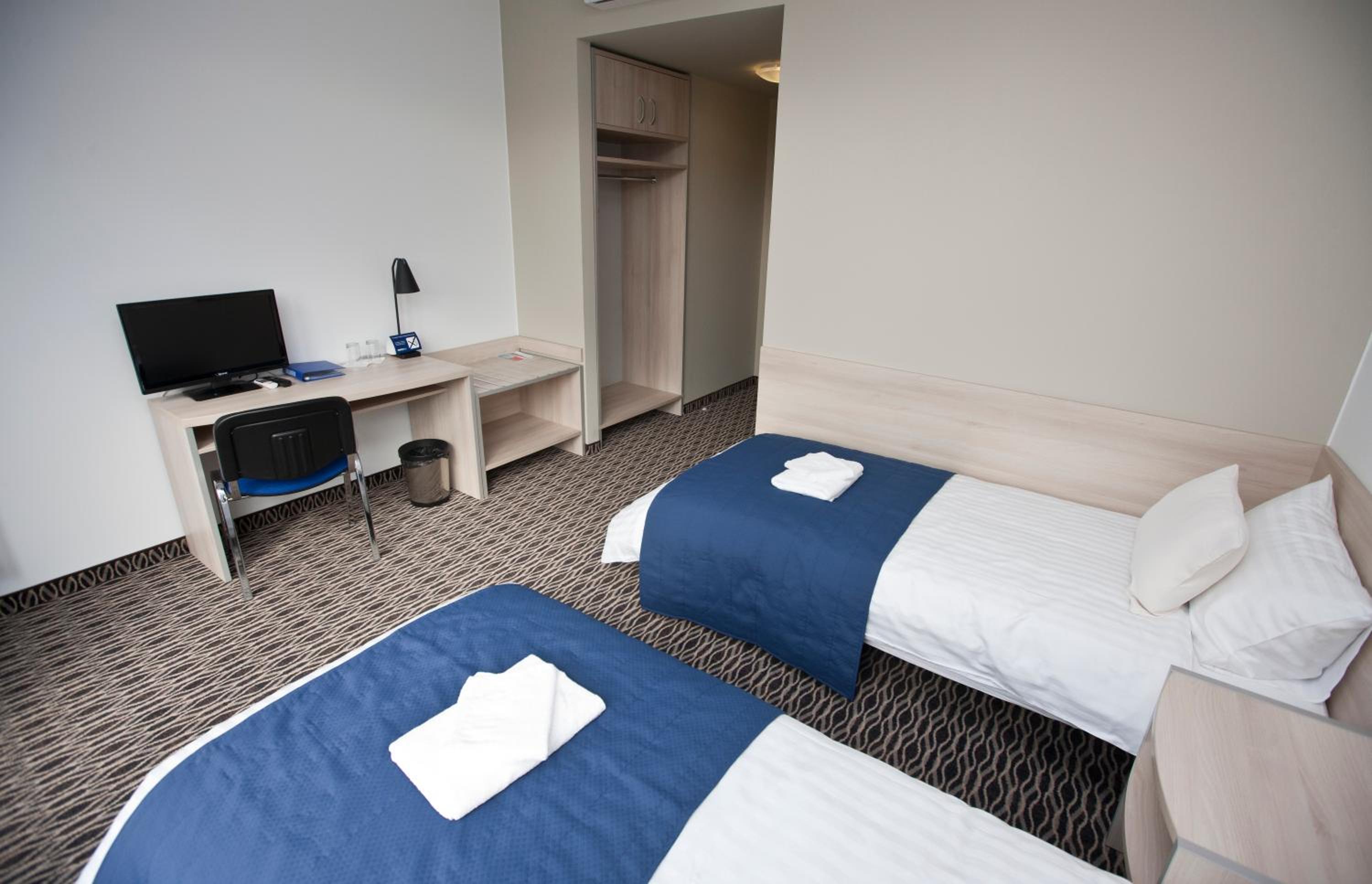 Double or Twin Room - Photo 4