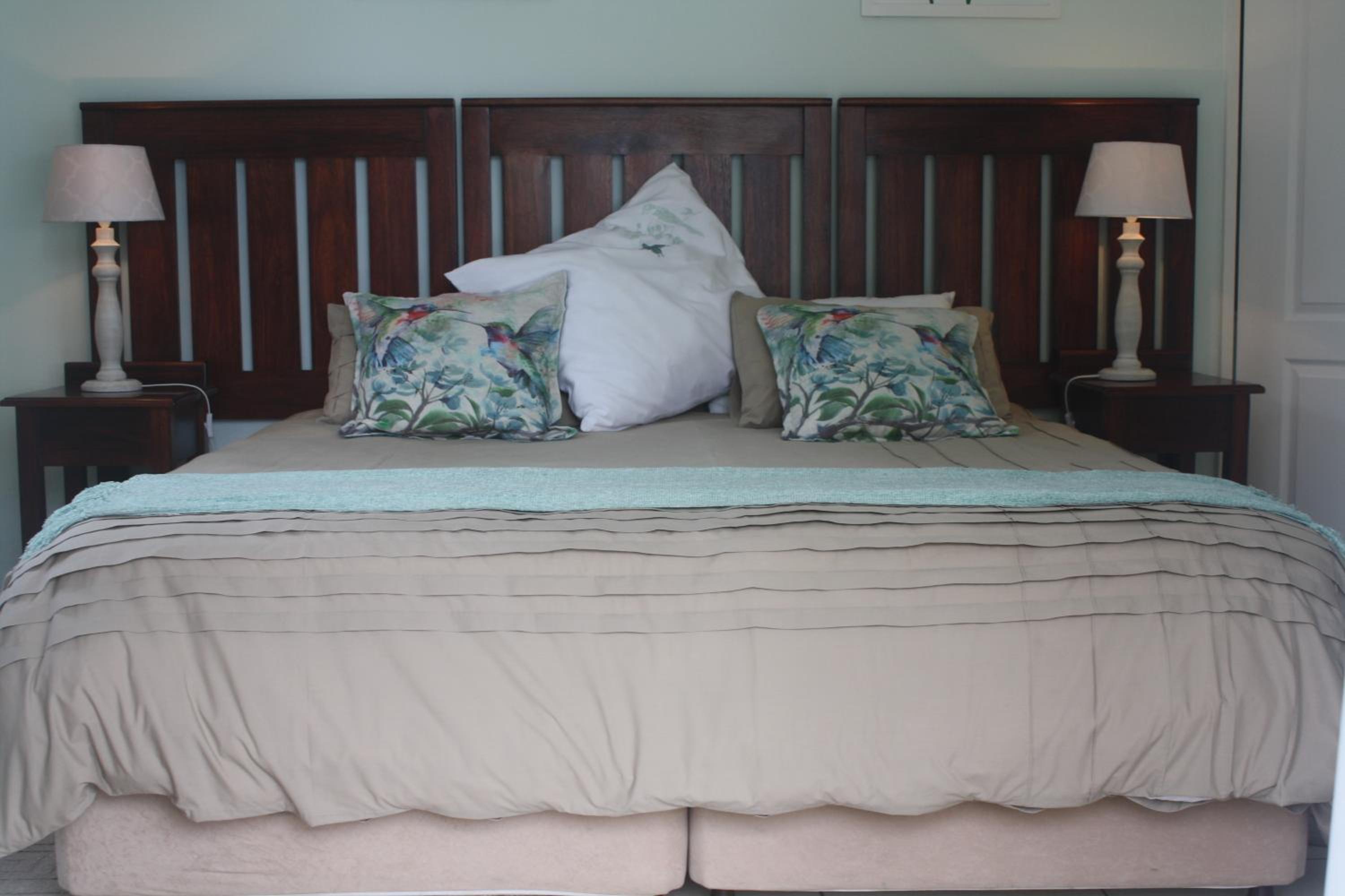 Deluxe Double or Twin Room with Garden and Pool View - Photo 4