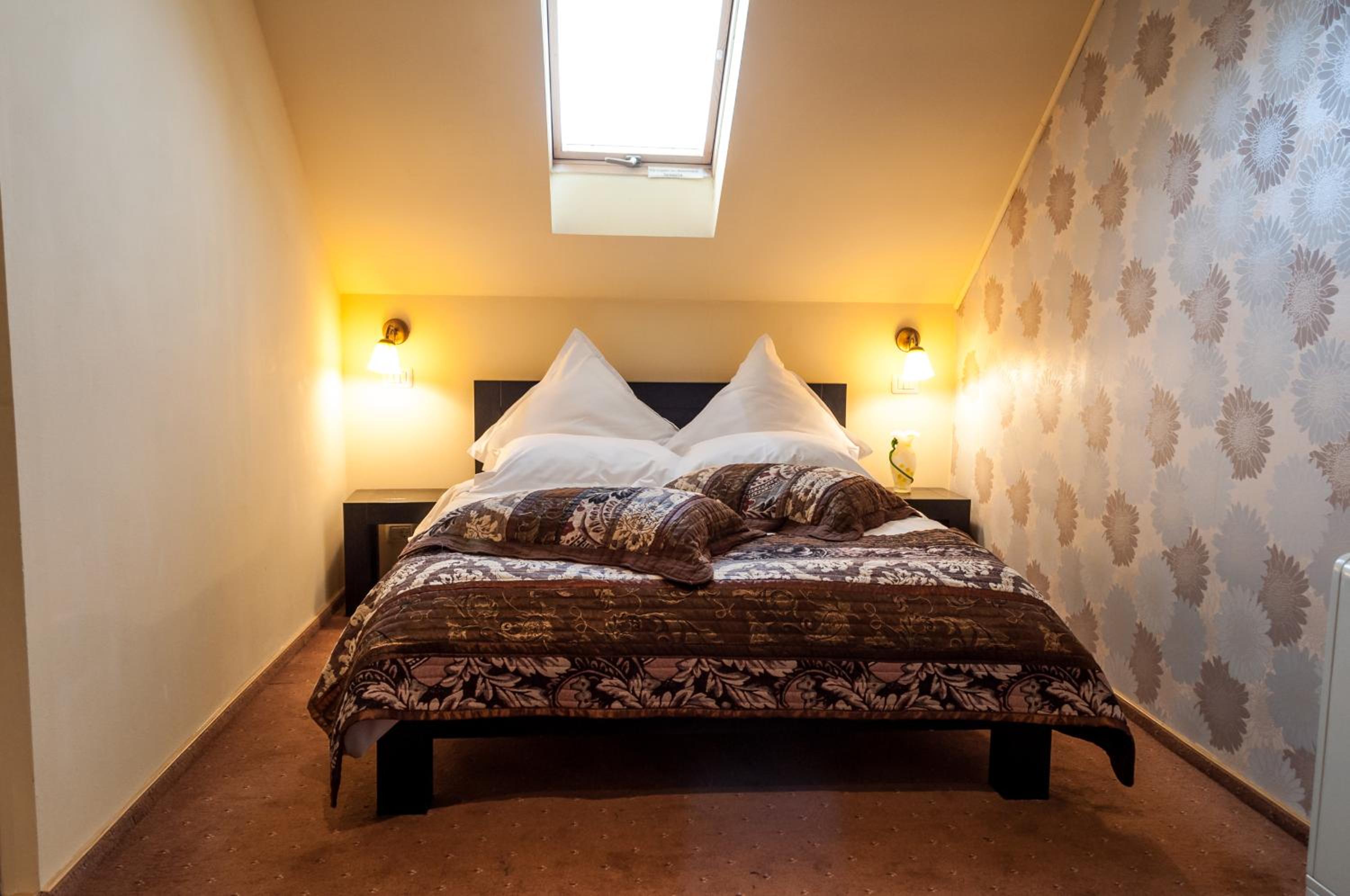 Single Room With Bathroom photo 2