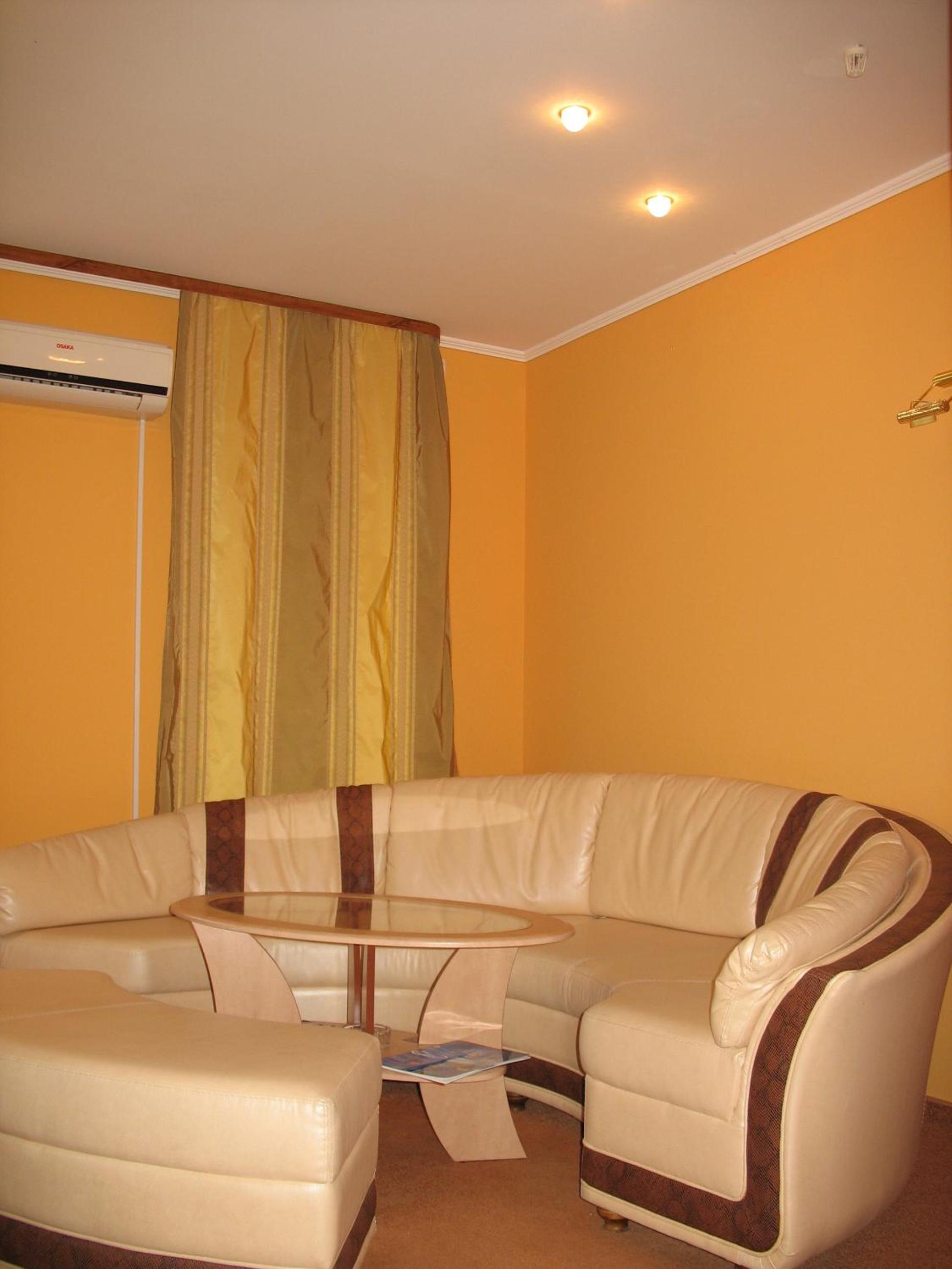 Family Room photo 1