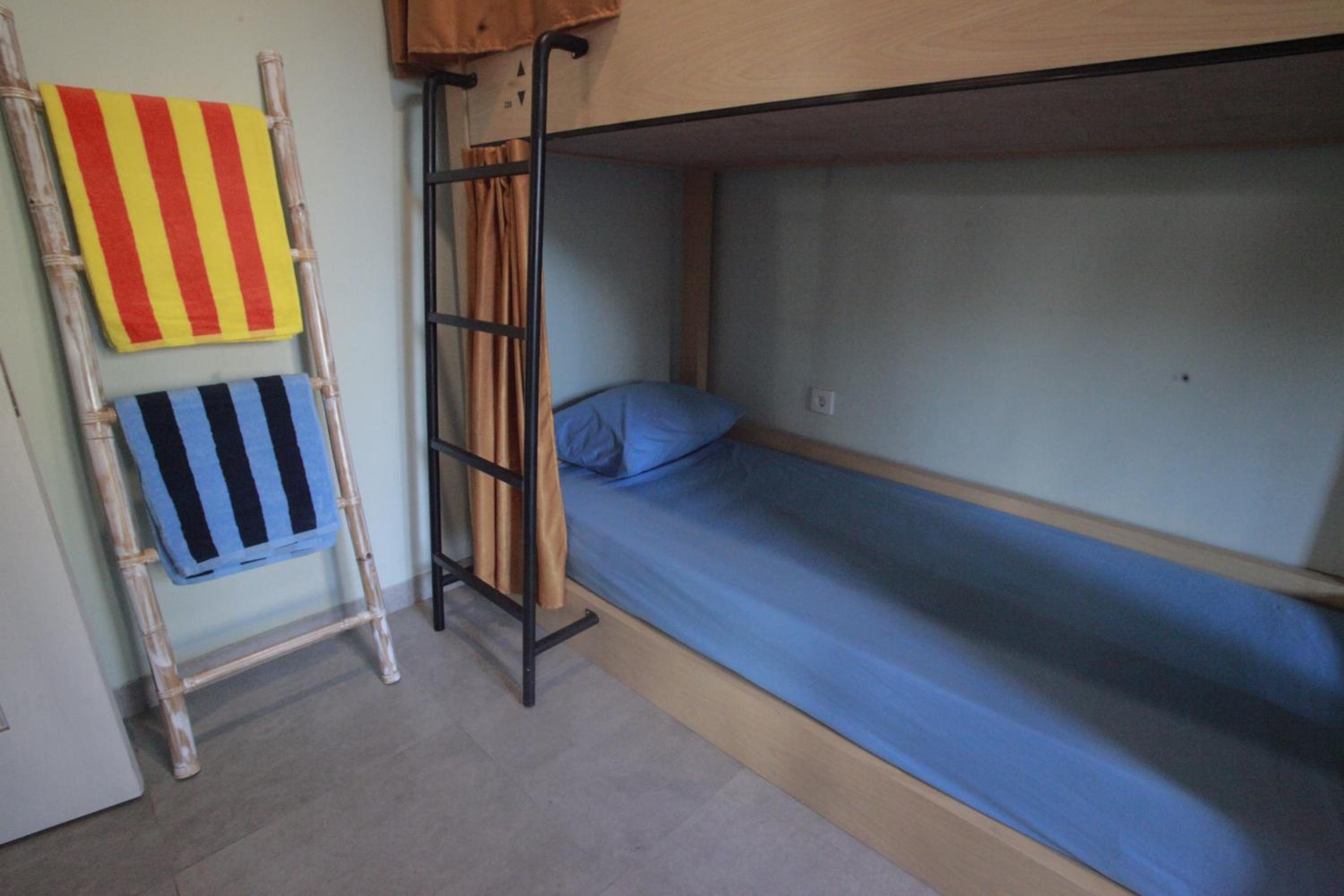 Bed in 6-Bed Dormitory Room photo 2