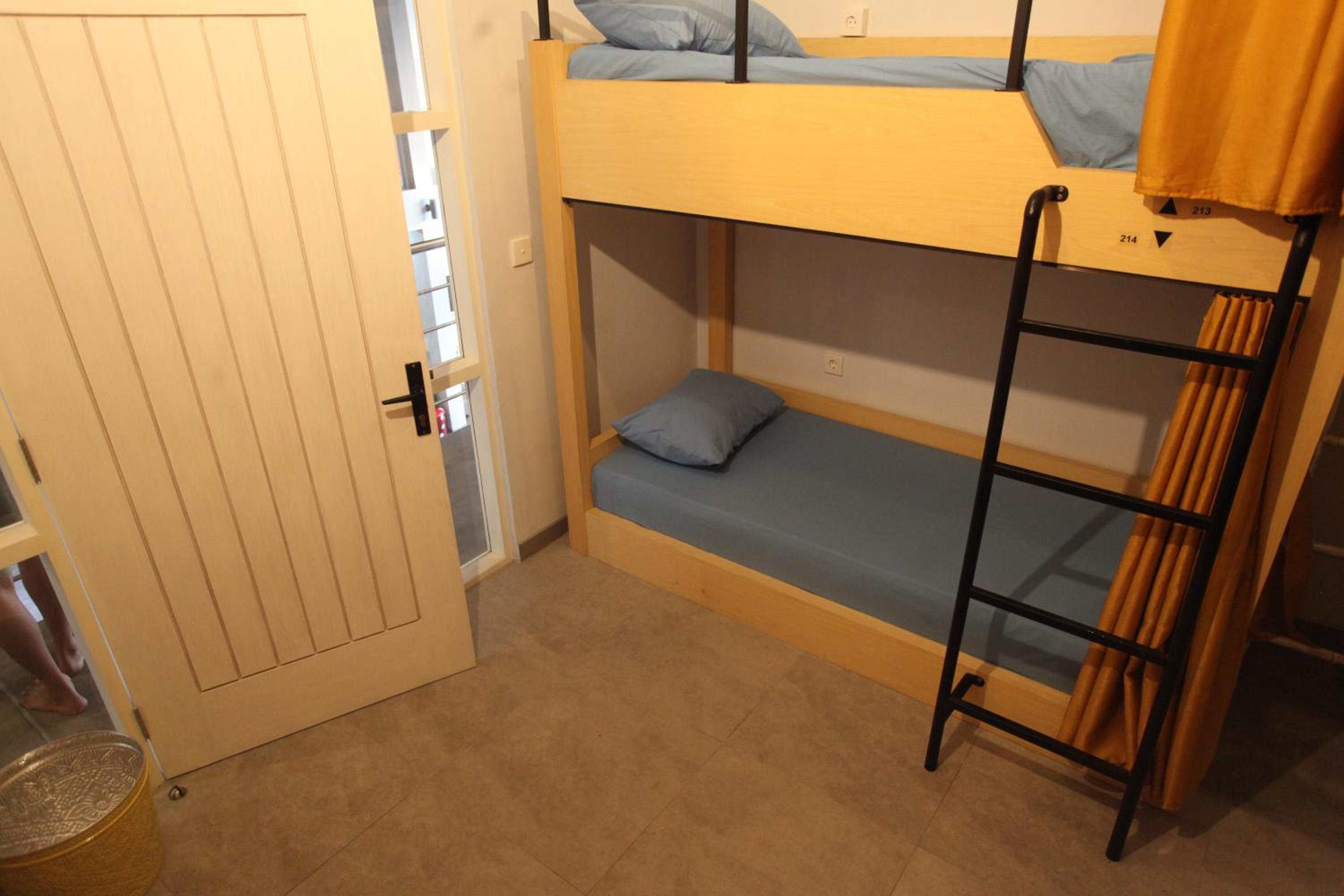 Bed in 6-Bed Female Dormitory Room photo 2