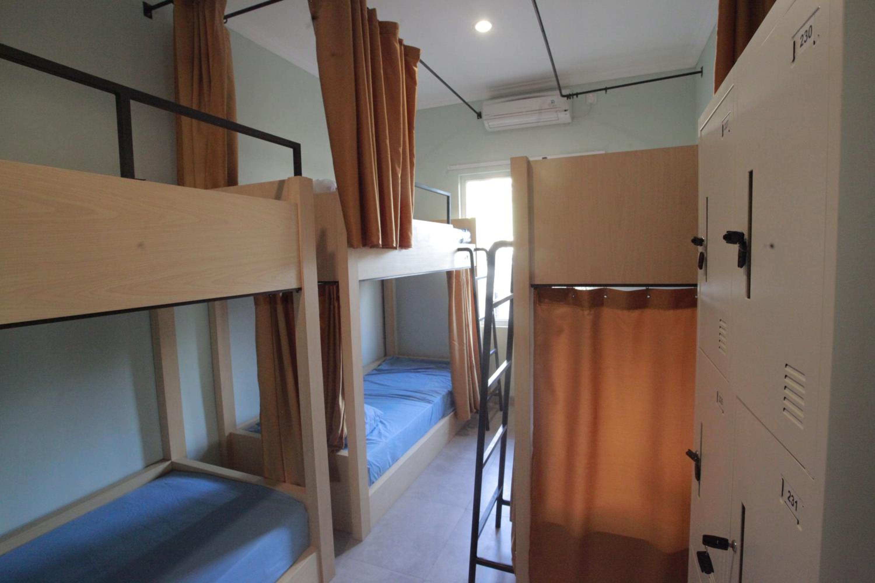 Bed in 6-Bed Dormitory Room photo 3