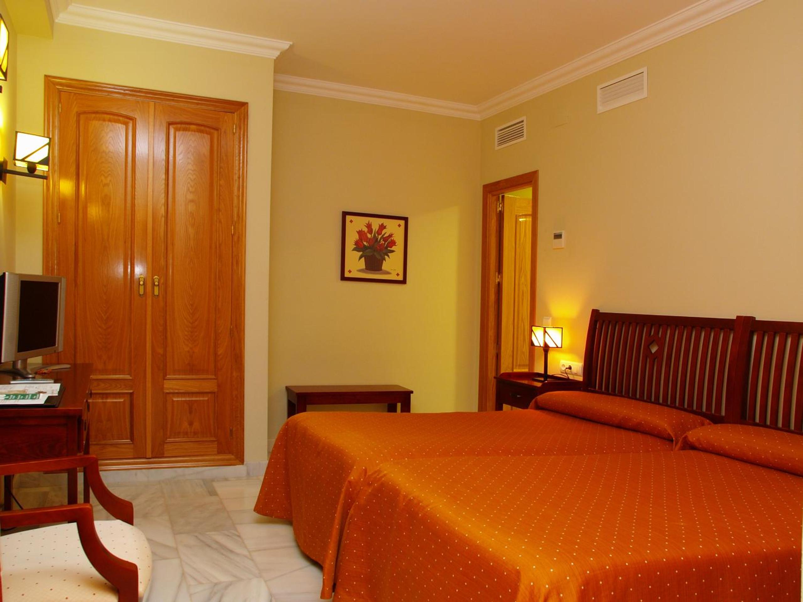 Double or Twin Room - Photo 3