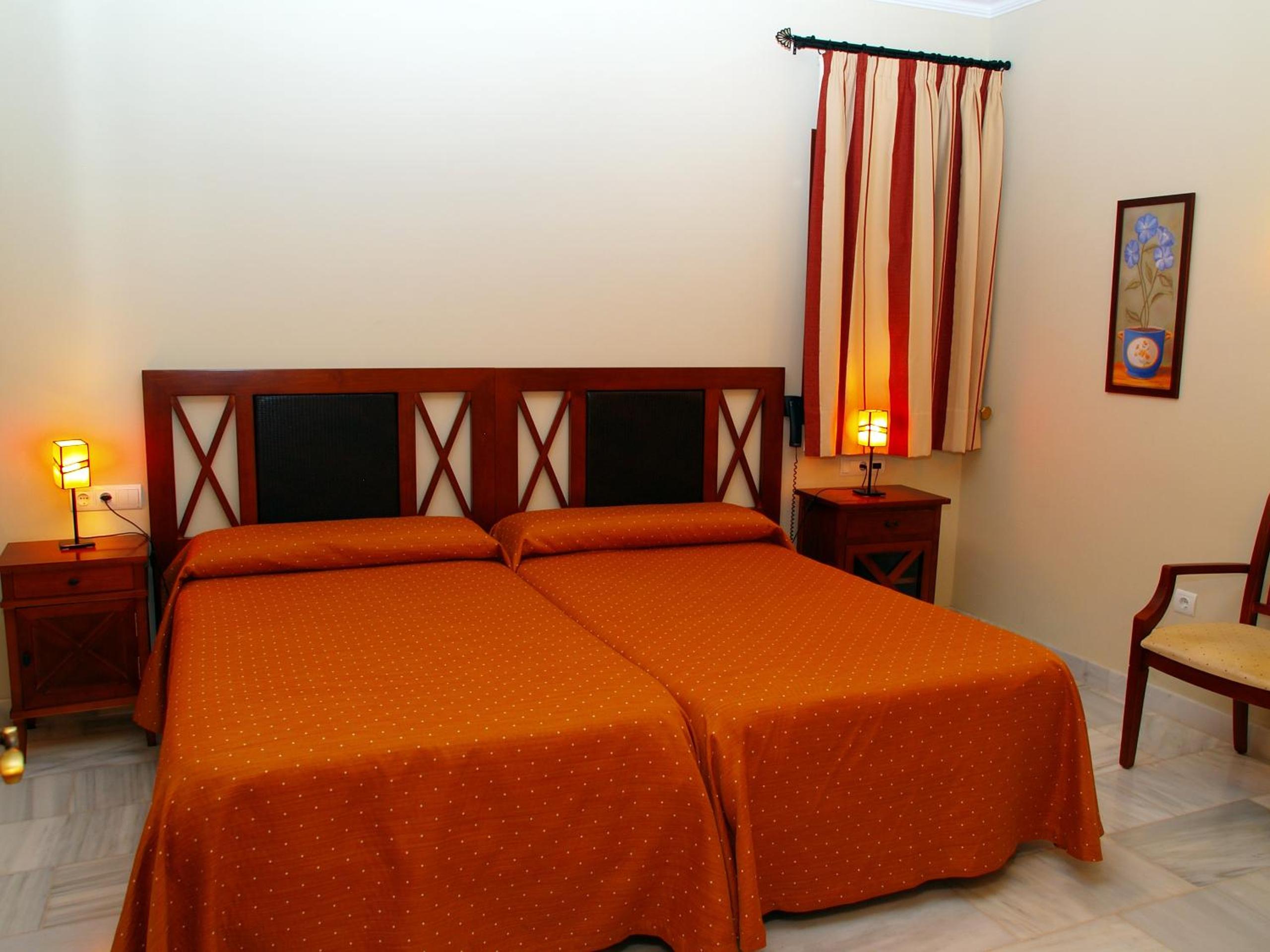 Double or Twin Room - Photo 5