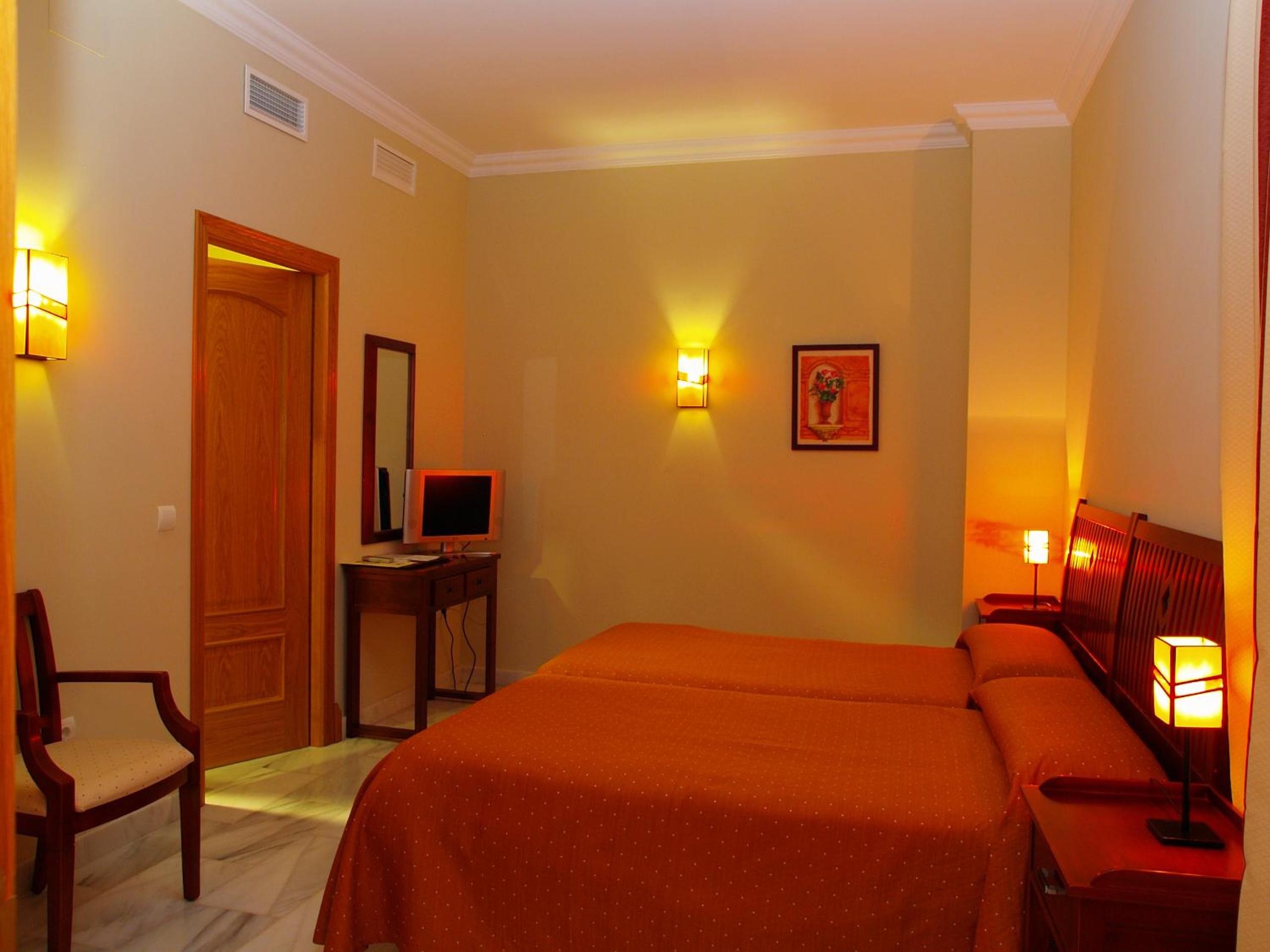 Double or Twin Room - Photo 12