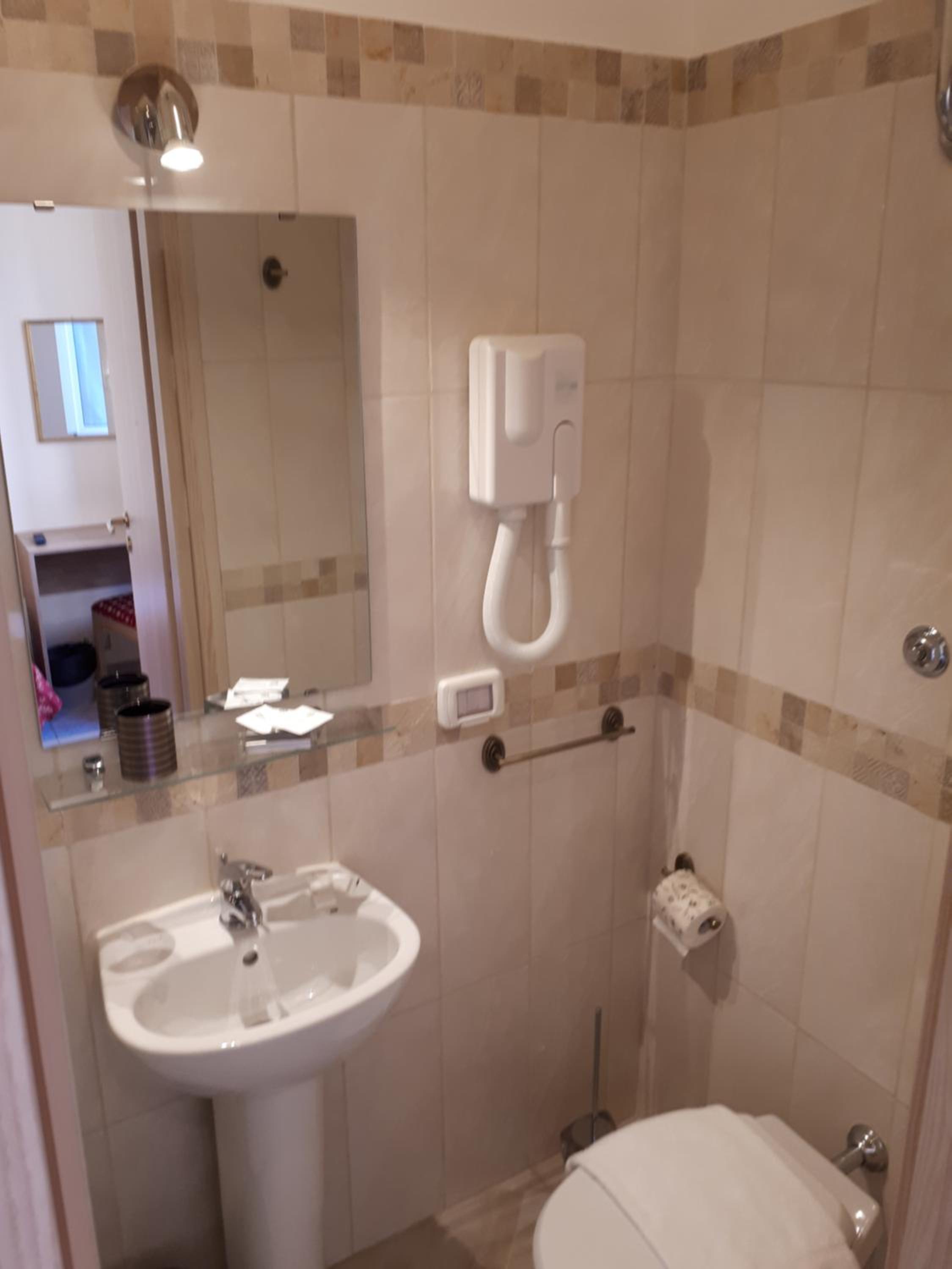 Single Room photo 3