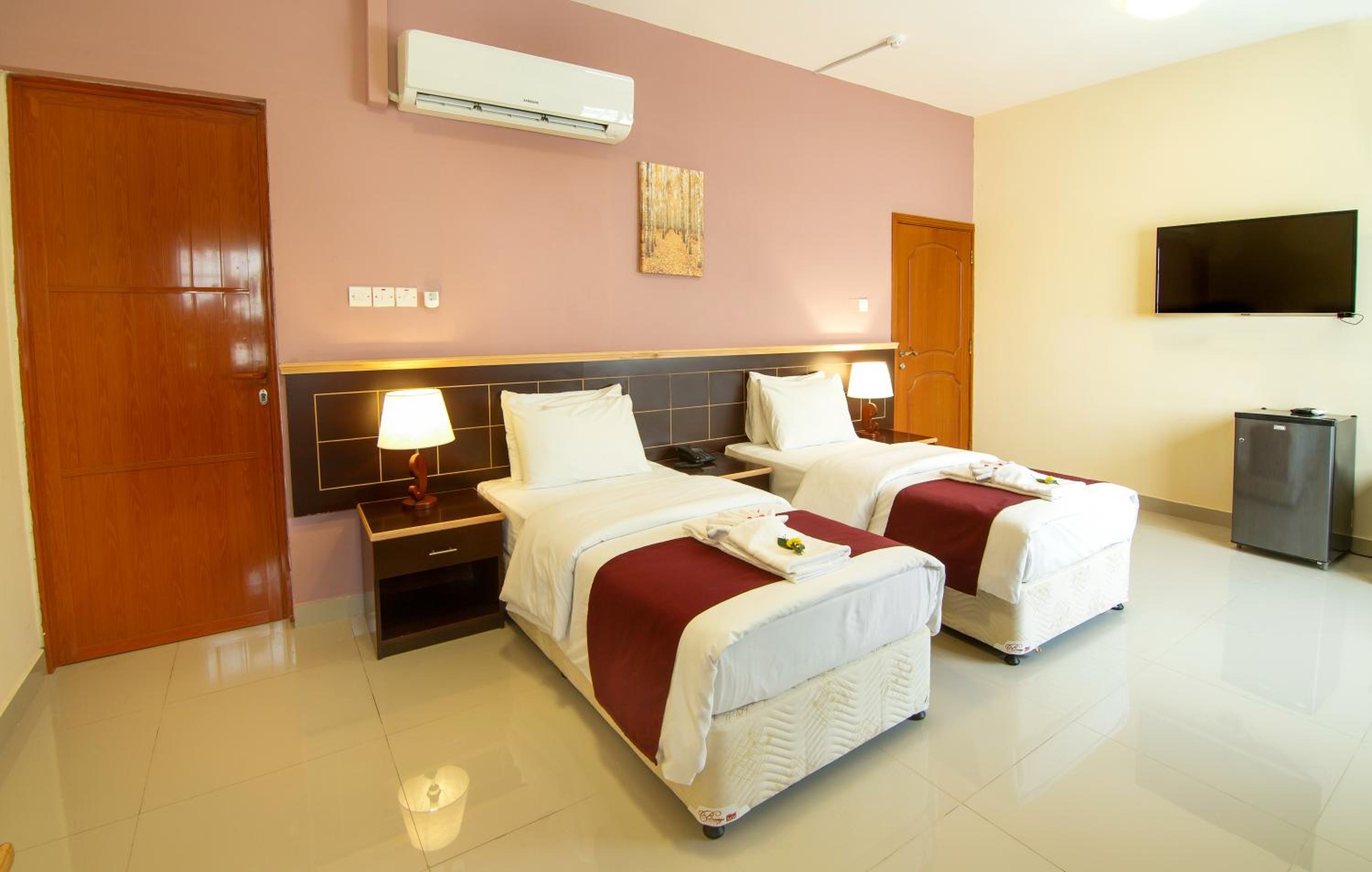 Twin Room - Photo 7
