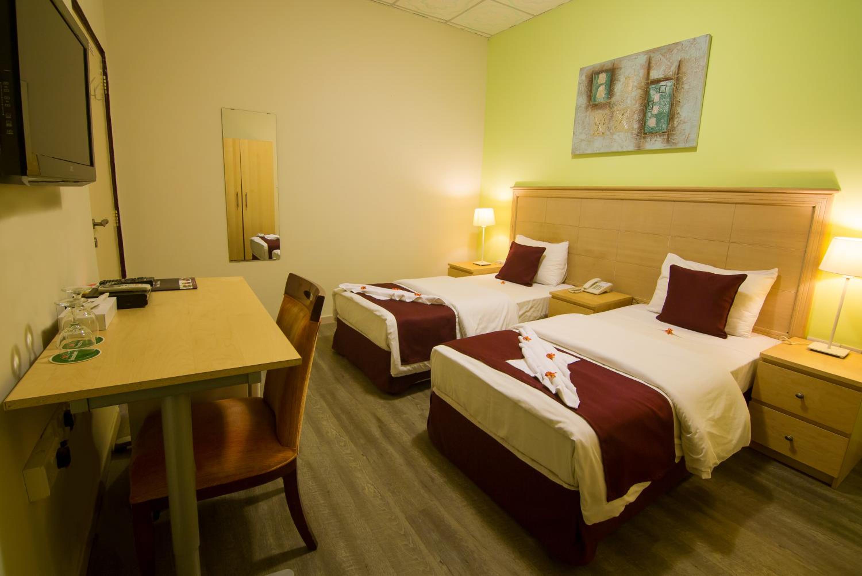 Twin Room - Photo 3