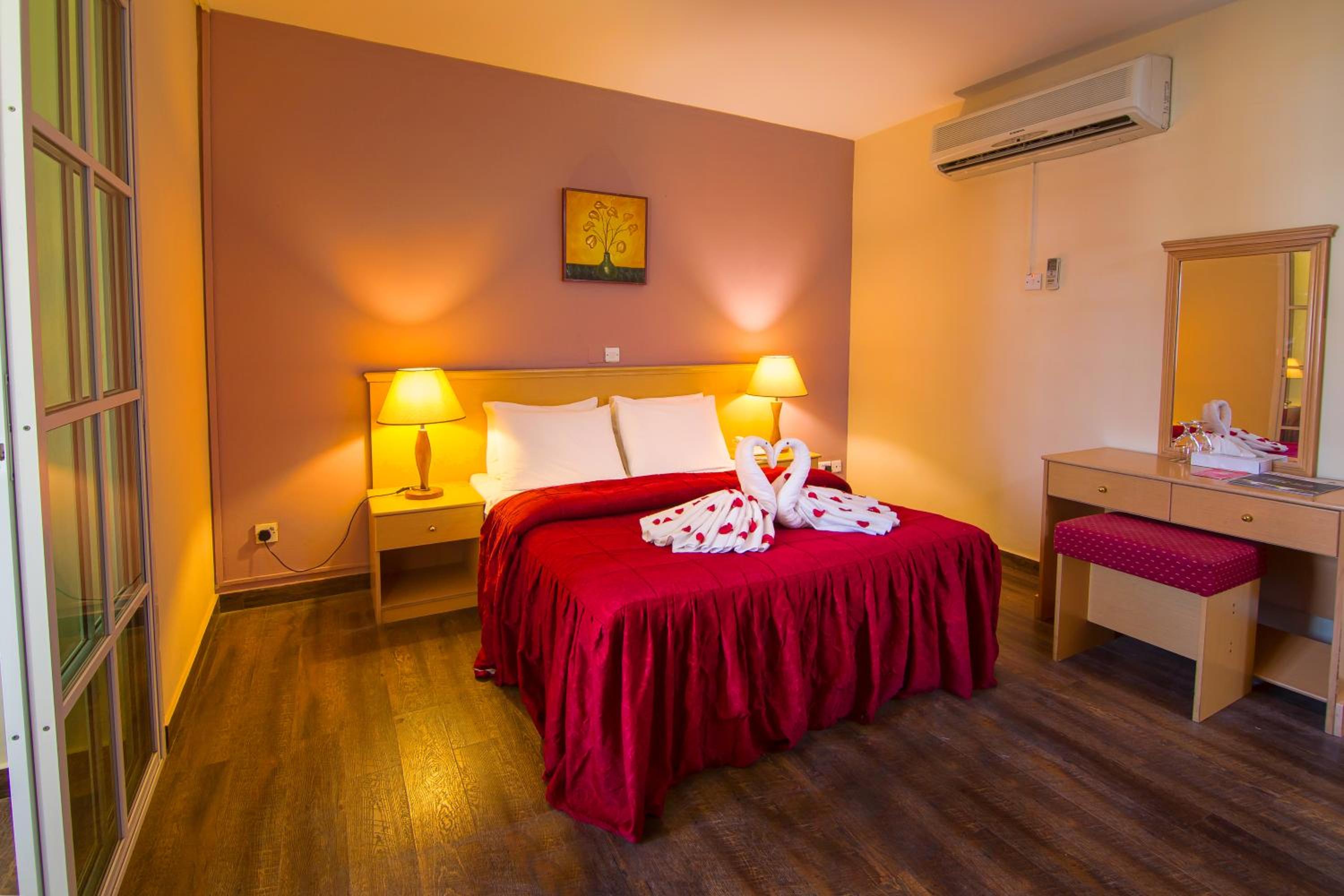 Deluxe Double Room - Photo 20