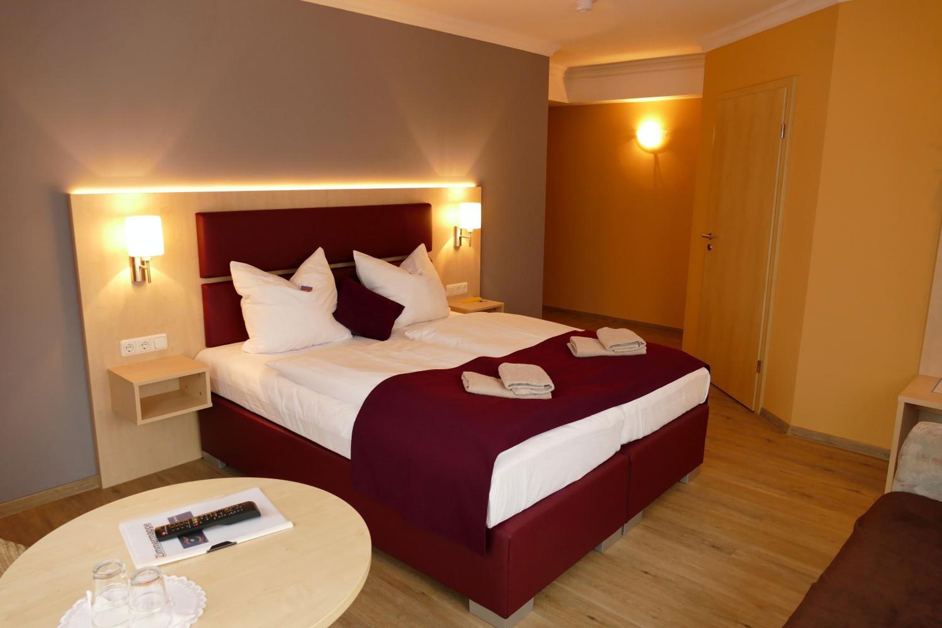 Double Room with Lake View - Photo 1