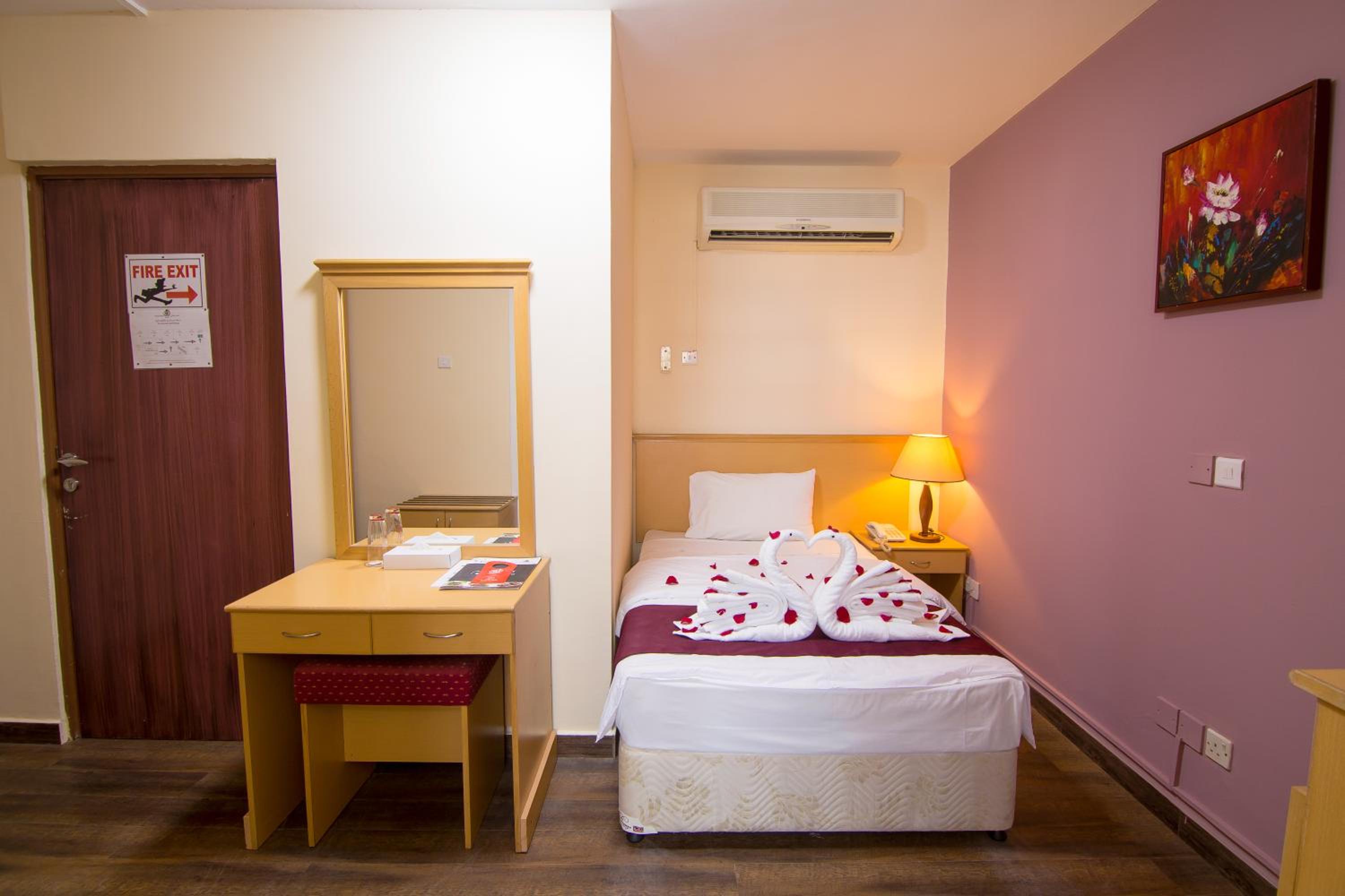 Single Room - Photo 3