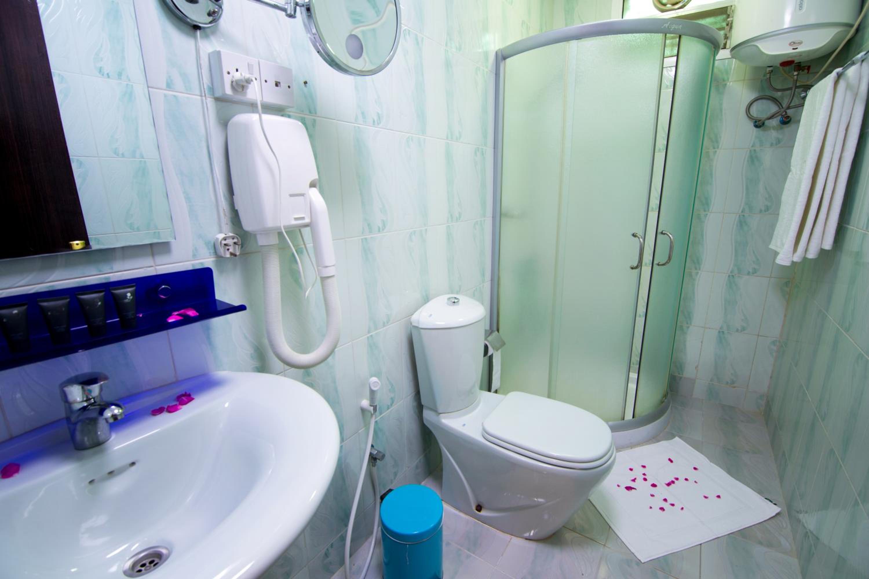 Executive Suite - Photo 8