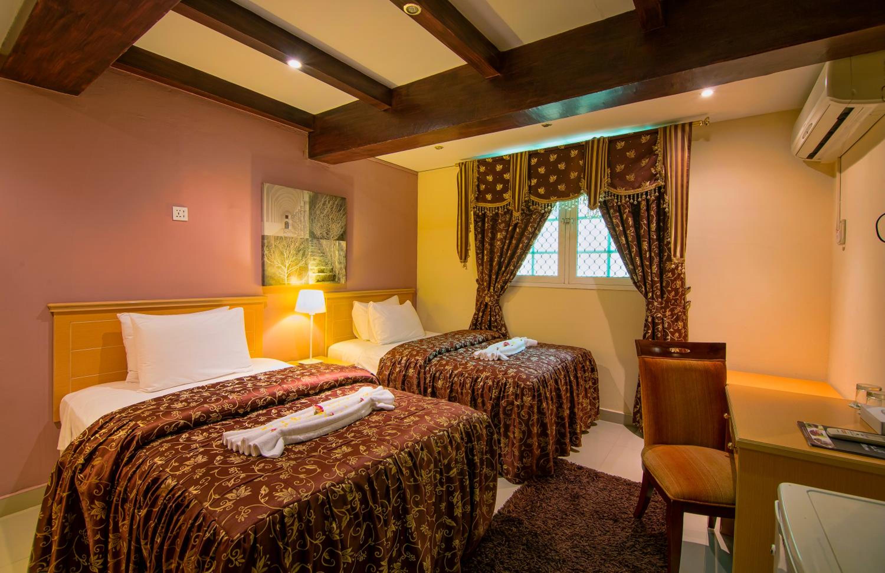 Executive Suite - Photo 12