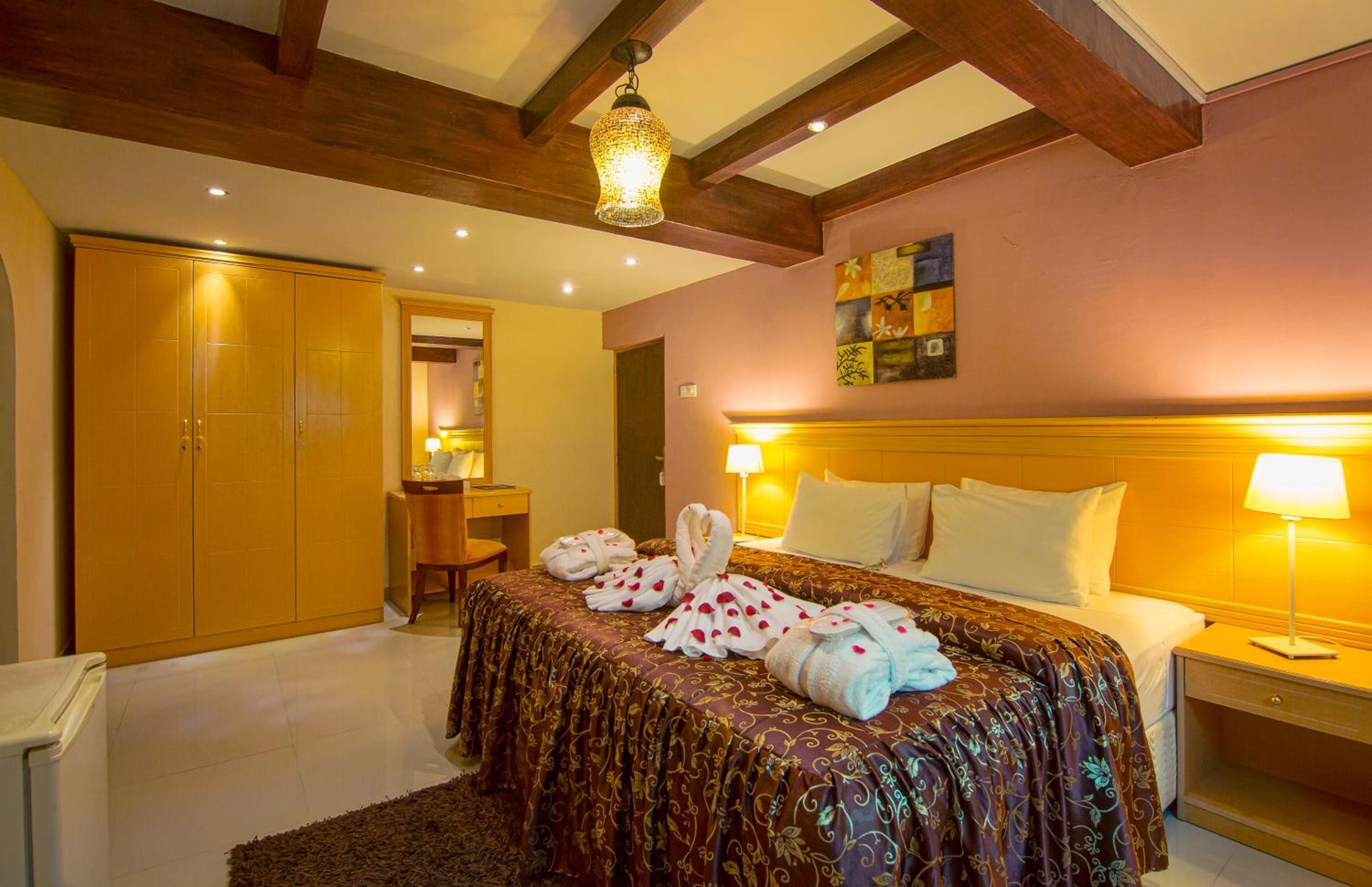 Executive Suite - Photo 1