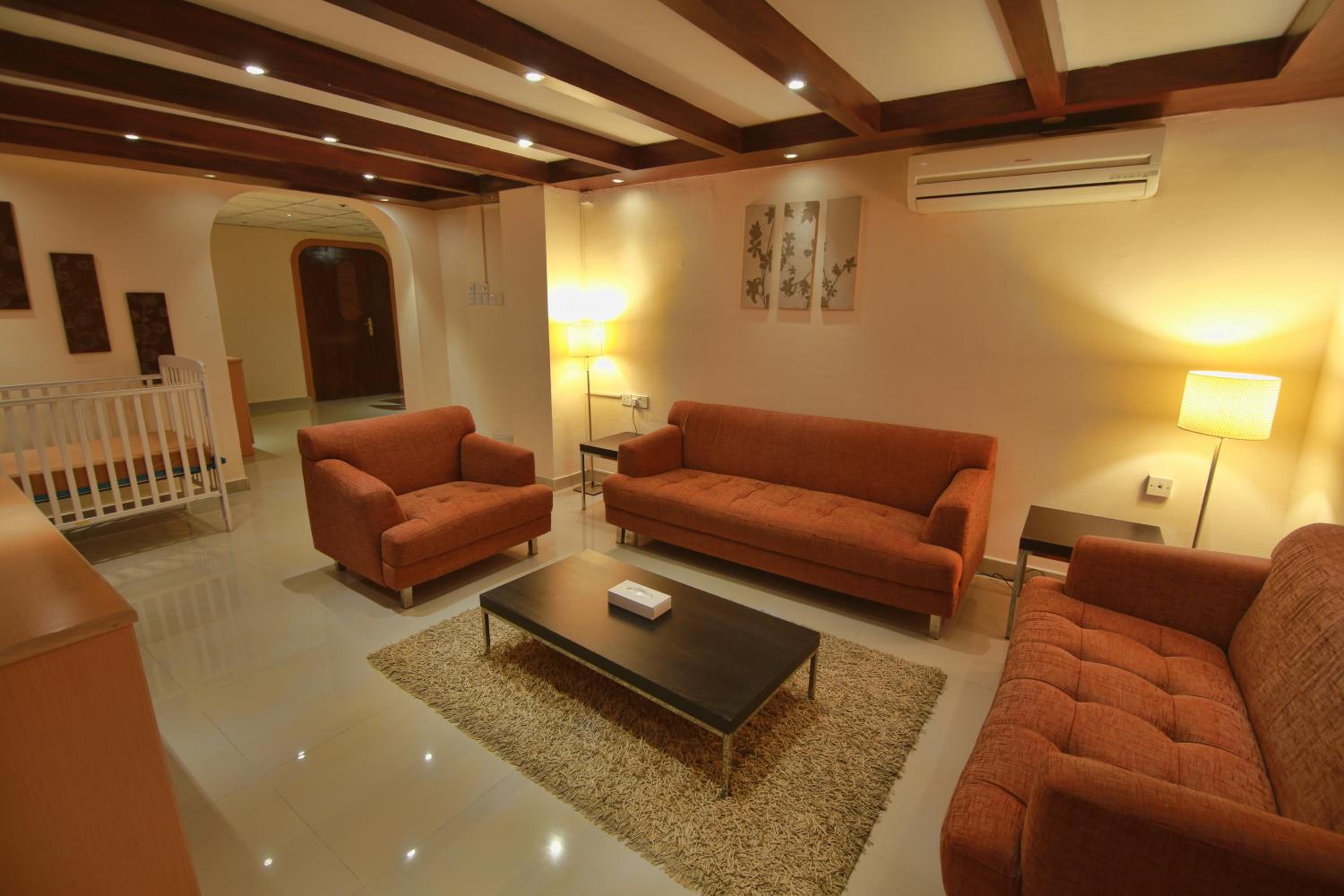 Executive Suite - Photo 11