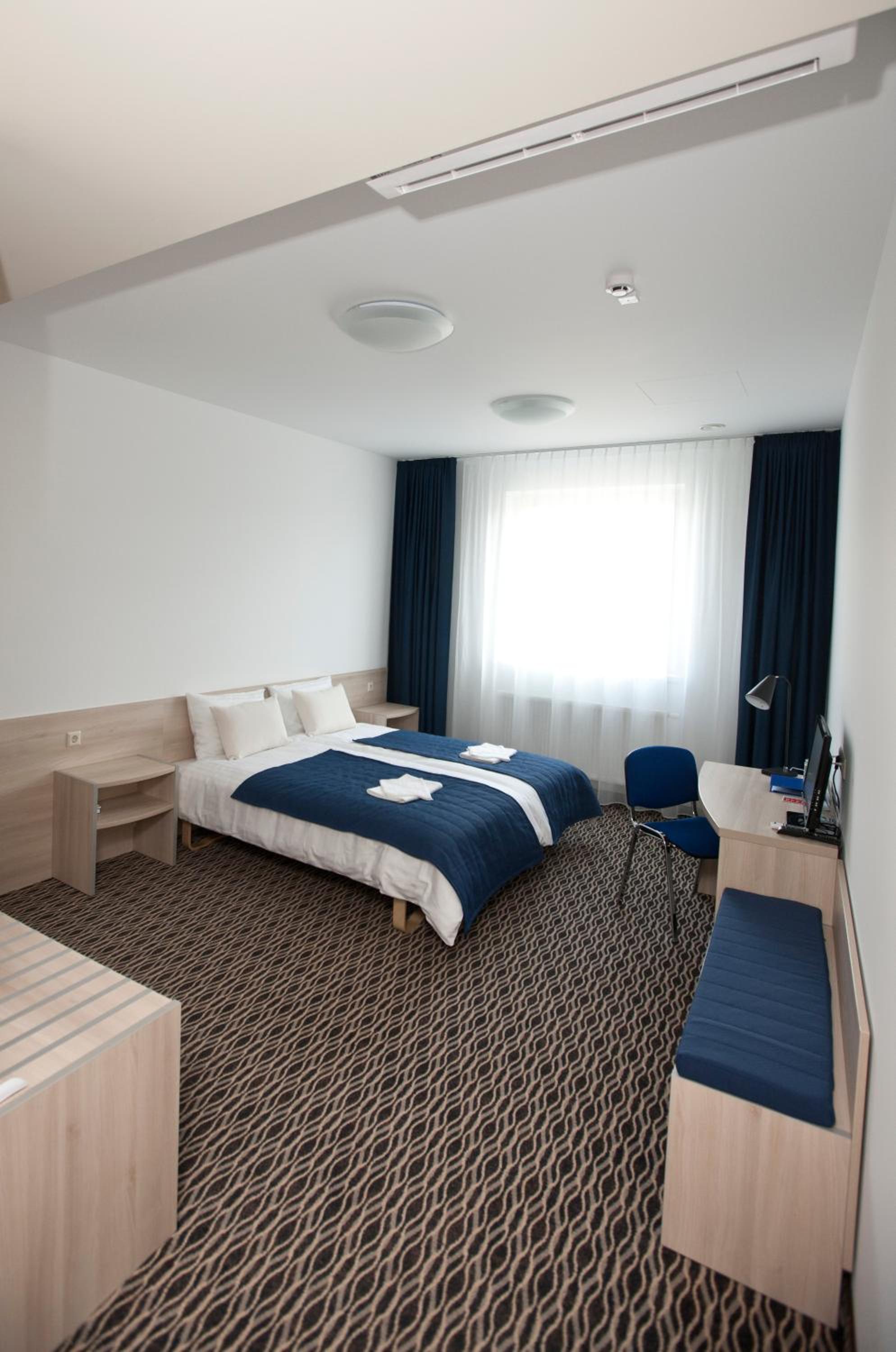 Double or Twin Room - Photo 9