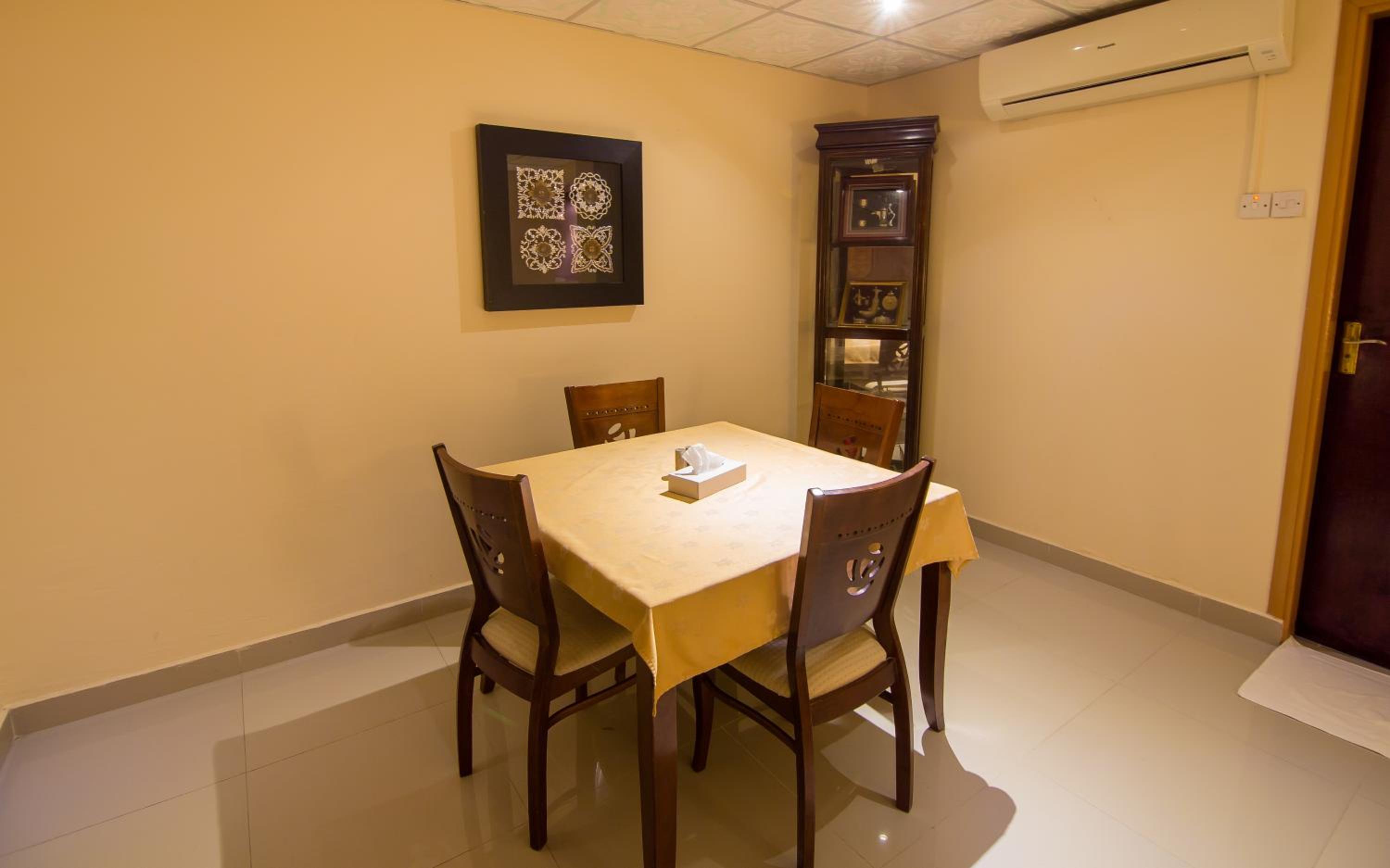 Executive Suite - Photo 6